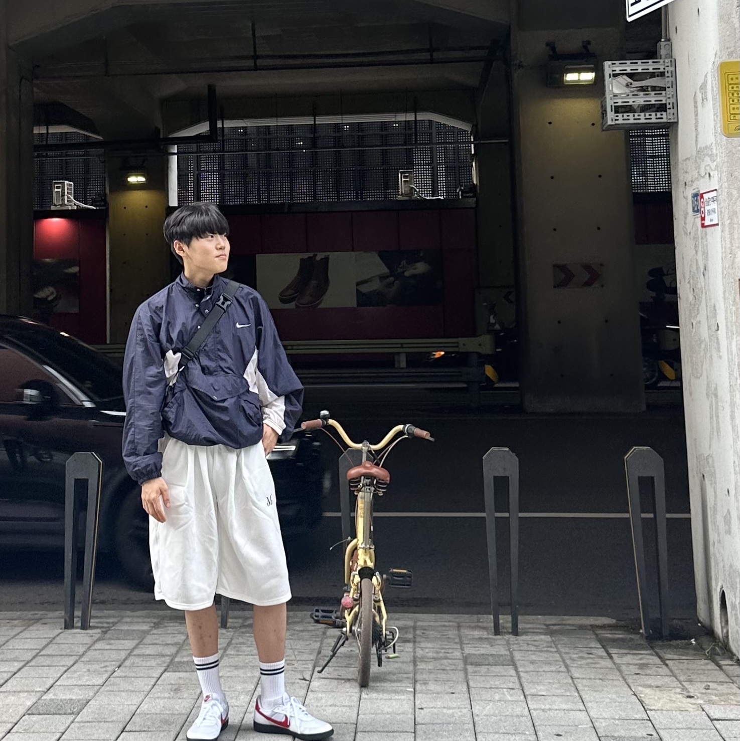 MUCENT Mars Side Pintuck Bermuda Half Pants Unisex White, Nike Field General 82 SP White and Varsity Red 착용 스타일