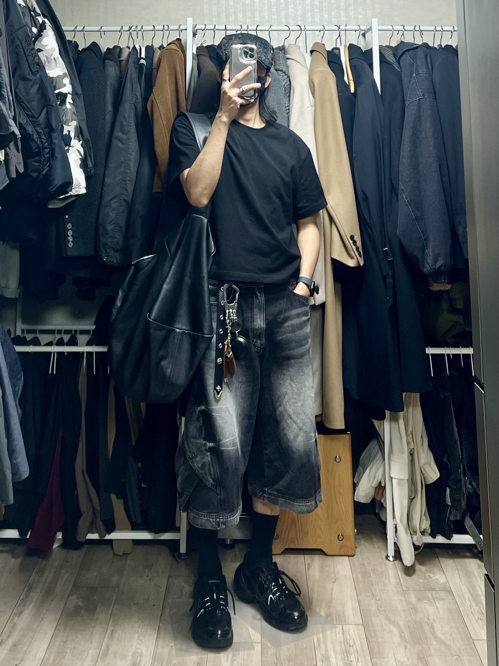 BLR Curved Cover Cargo Bermuda Washing Denim Pants Black, Givenchy TK-MX Runner Sneakers in Mesh Black 착용 스타일