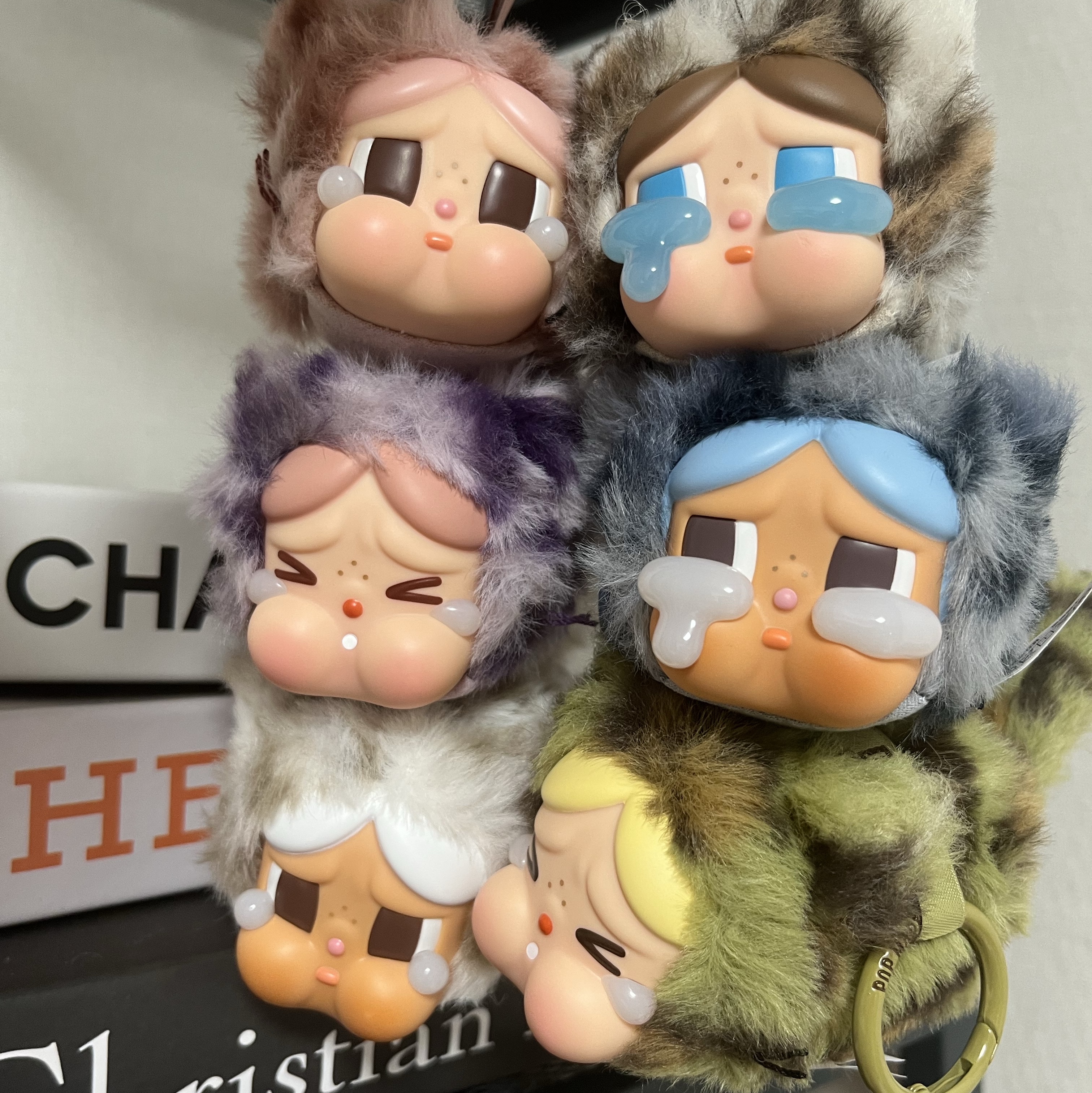 Pop Mart Crybaby Wild But Cutie Series Vinyl Plush Pendant (6 Blind Boxes), Pop Mart Crybaby Wild But Cutie Series Vinyl Plush Pendant Pink Cutie (Opened Case) 착용 스타일