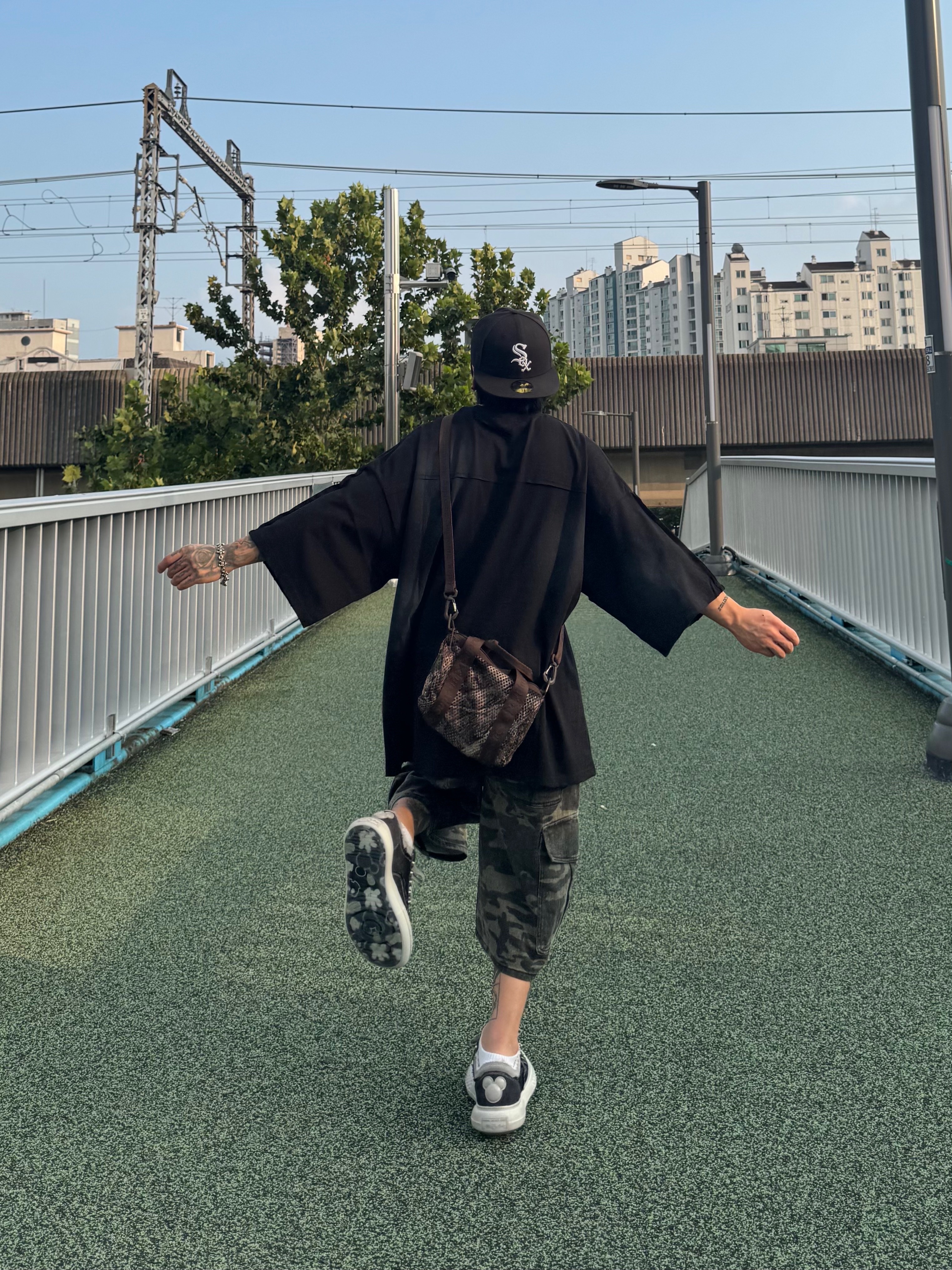 Supreme Mesh Mini Duffle Bag Truetimber Kanati Camo - 25SS 착용 스타일 - 7