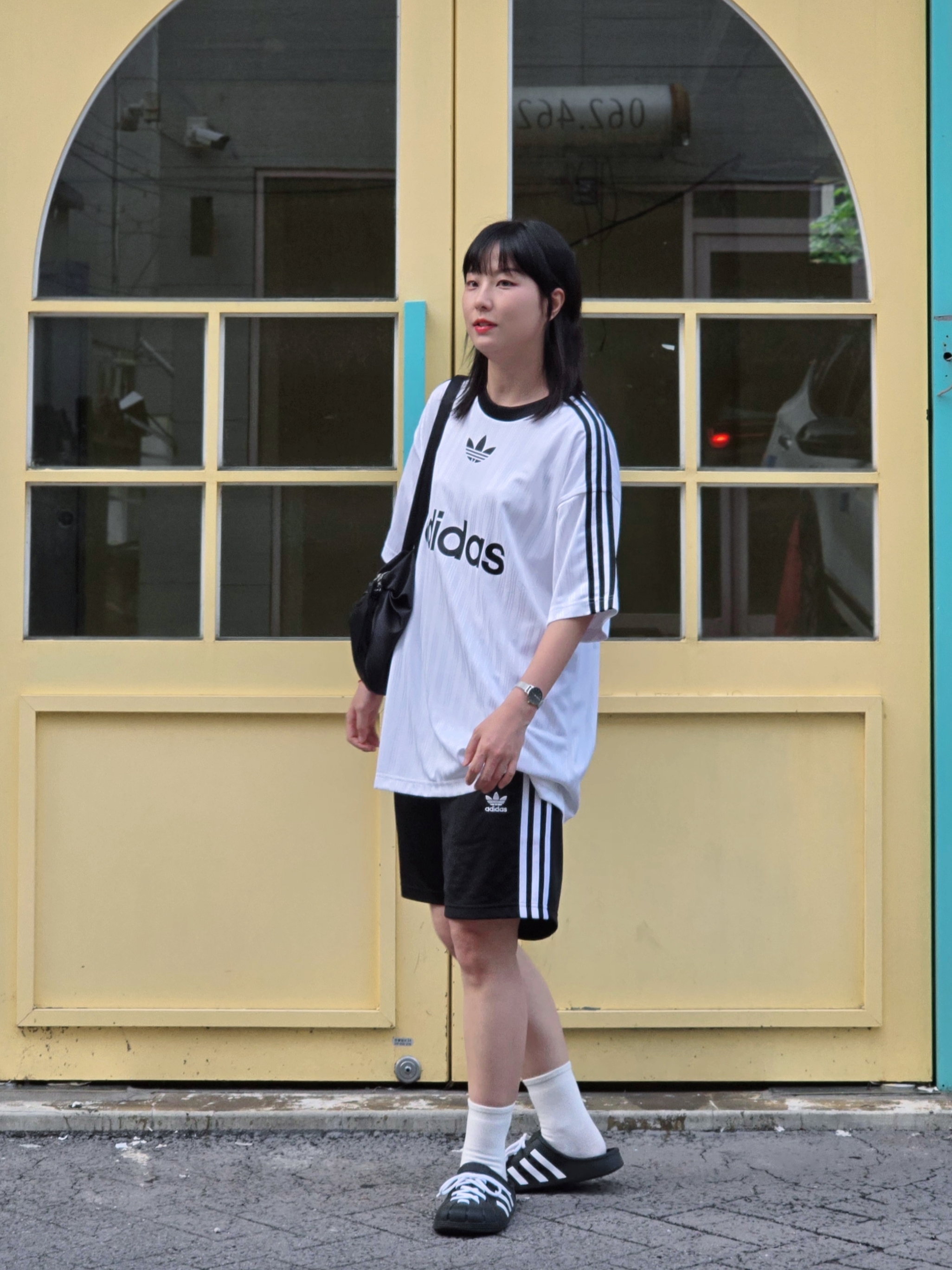 Adidas Adicolor T-Shirt White Black - KR Sizing, Adidas Adilette Clog Black White 착용 스타일