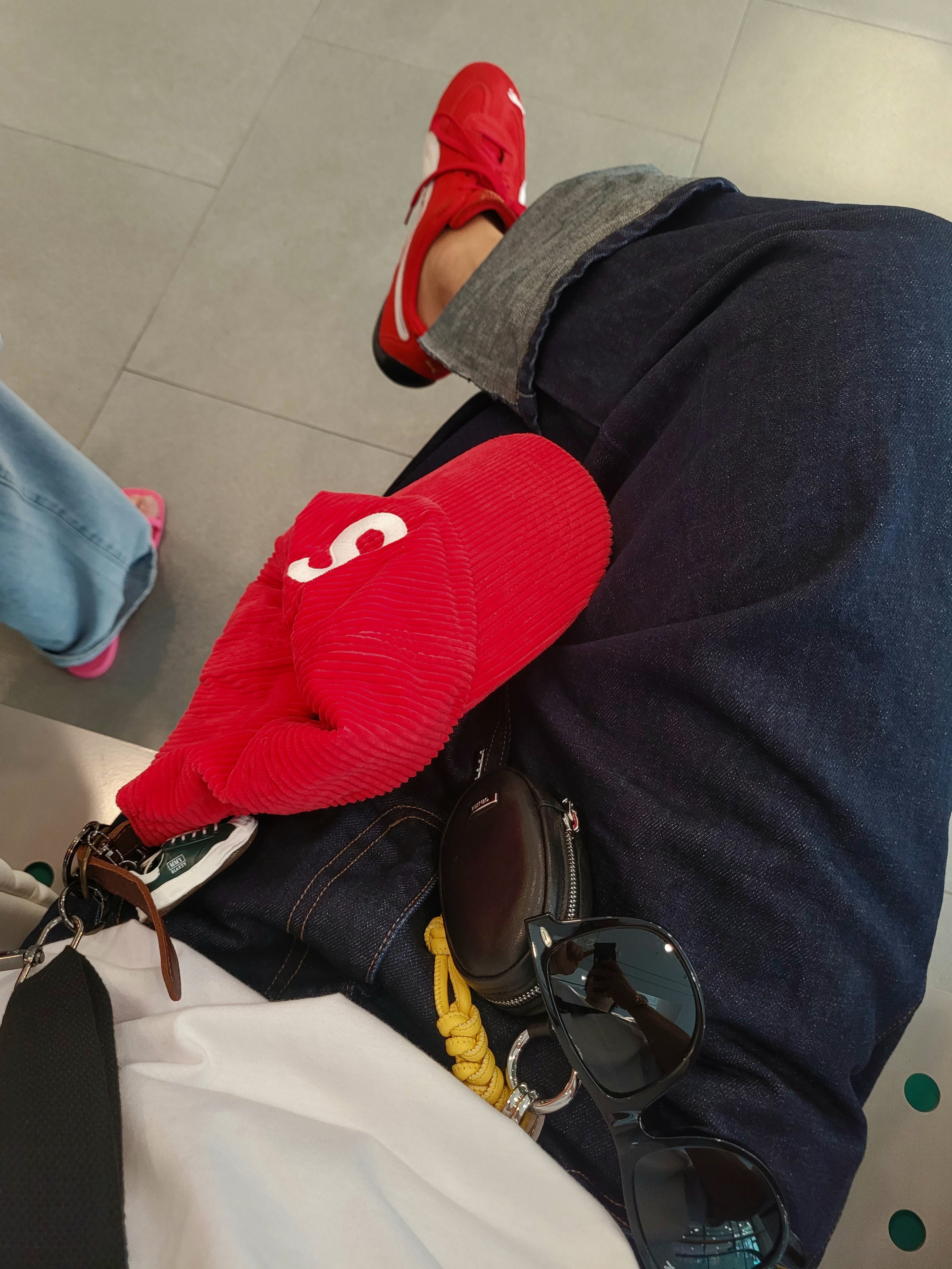 Puma Speedcat OG Red White, Supreme Corduroy S Logo 6-Panel Bright Red - 24FW 착용 스타일 - 2