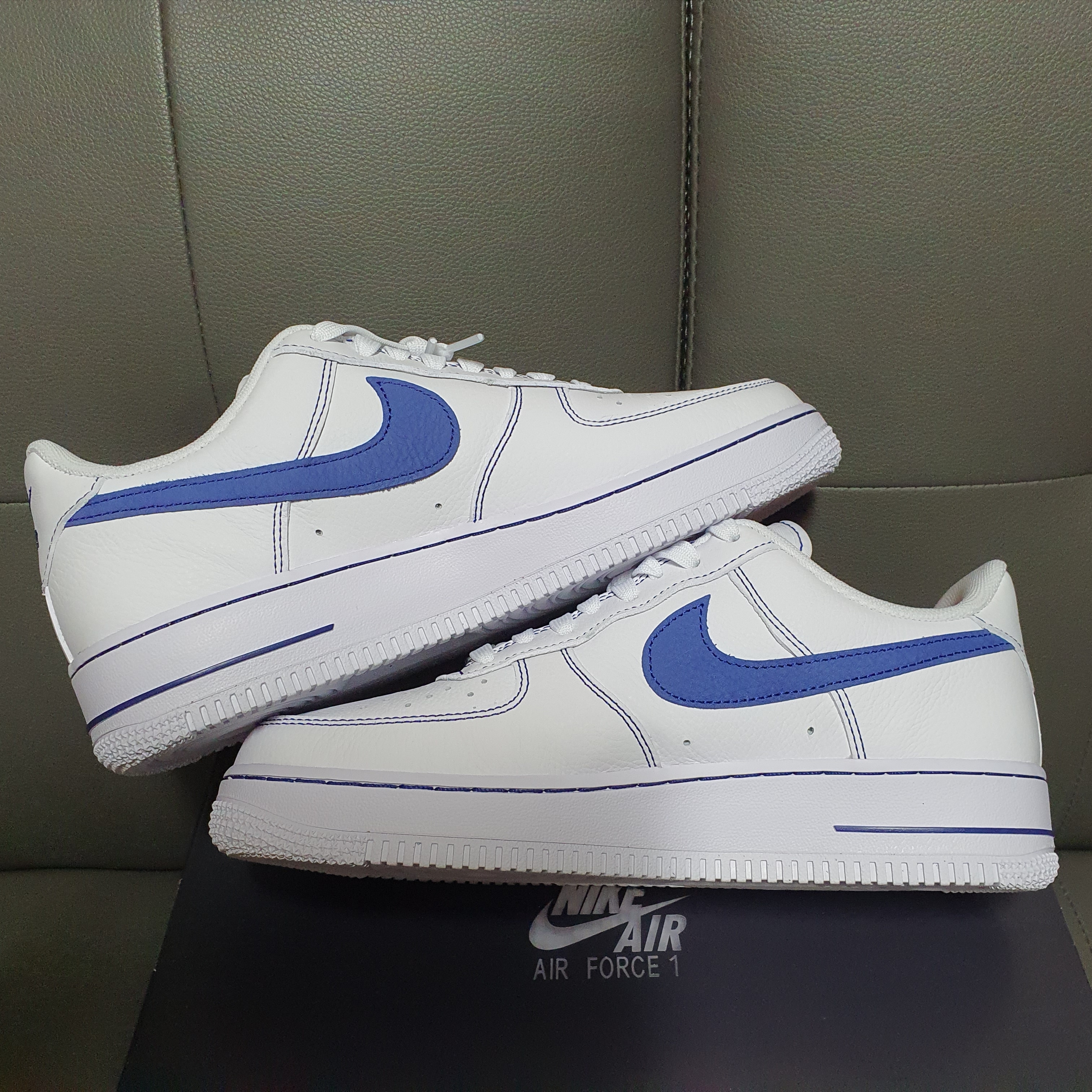Nike Air Force 1 '07 LV8 White Deep Royal Blue 착용 스타일