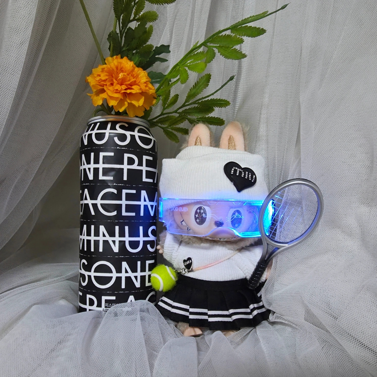 Pop Mart Labubu The Monsters Labubu Tasty Macarons Series Toffe Keyring 착용 스타일