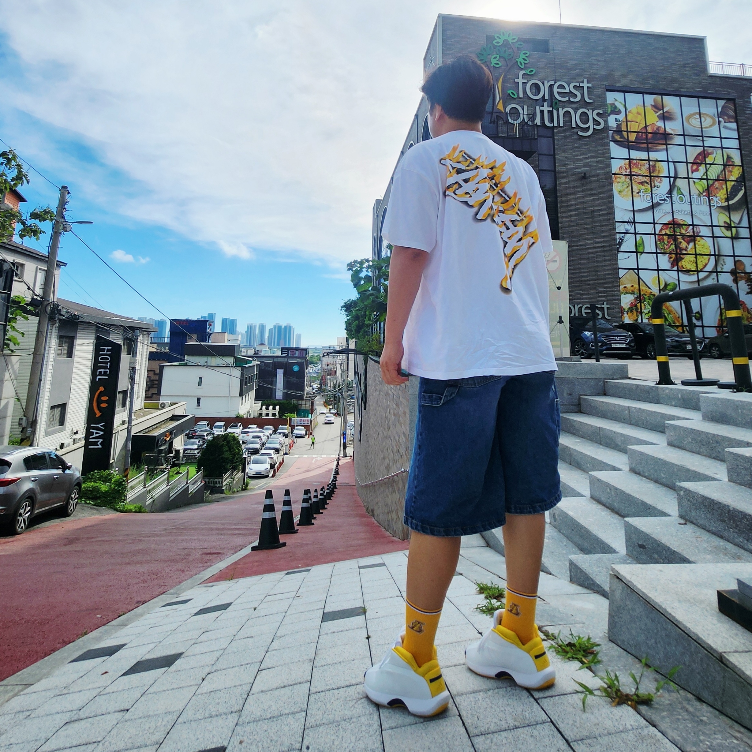 Stussy Burning Stock T-Shirt White, Adidas Crazy 1 Bold Gold Collegiate Purple 착용 스타일