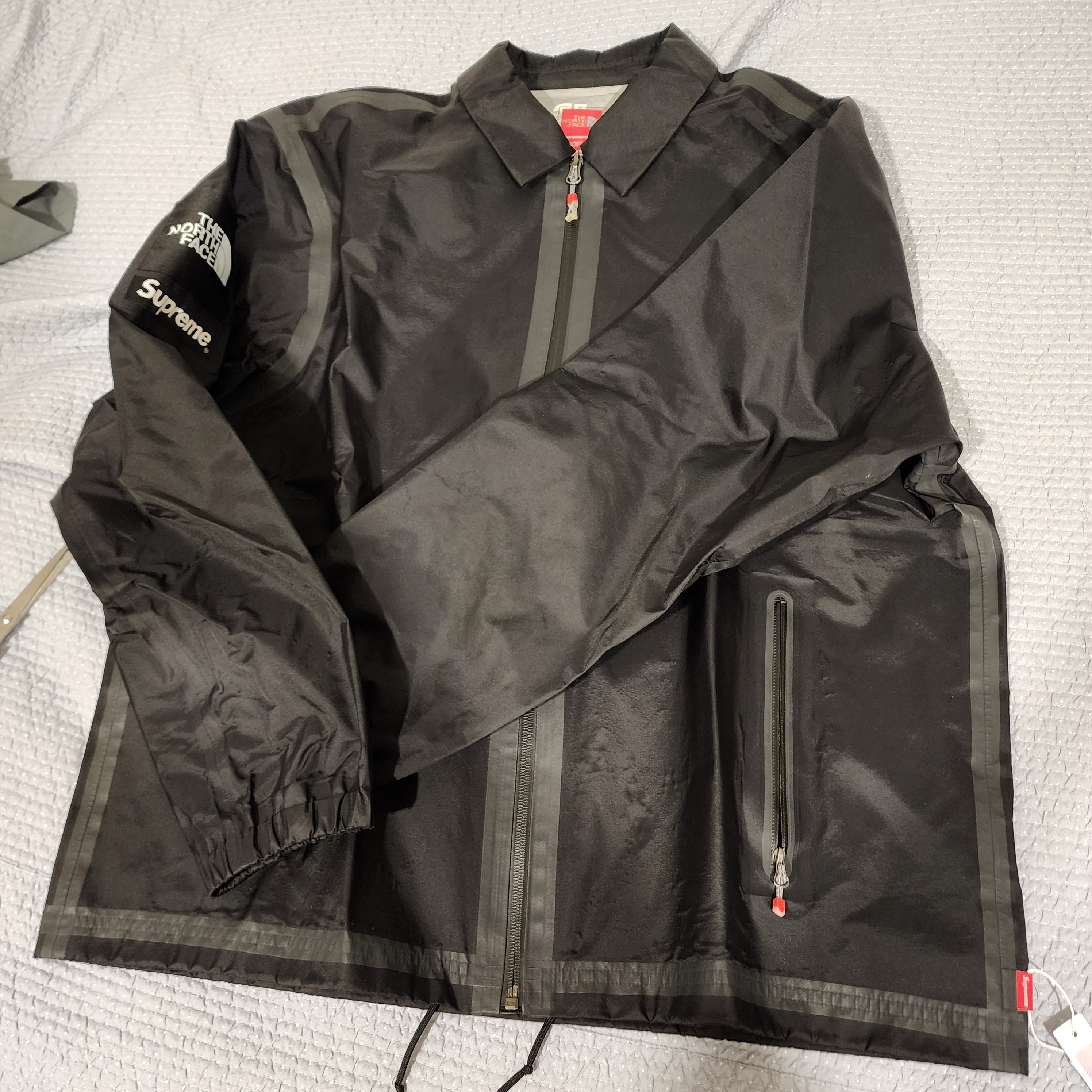 Supreme x The North Face Summit Series Outer Tape Seam Coaches Jacket Black - 21SS 착용 스타일 - 1