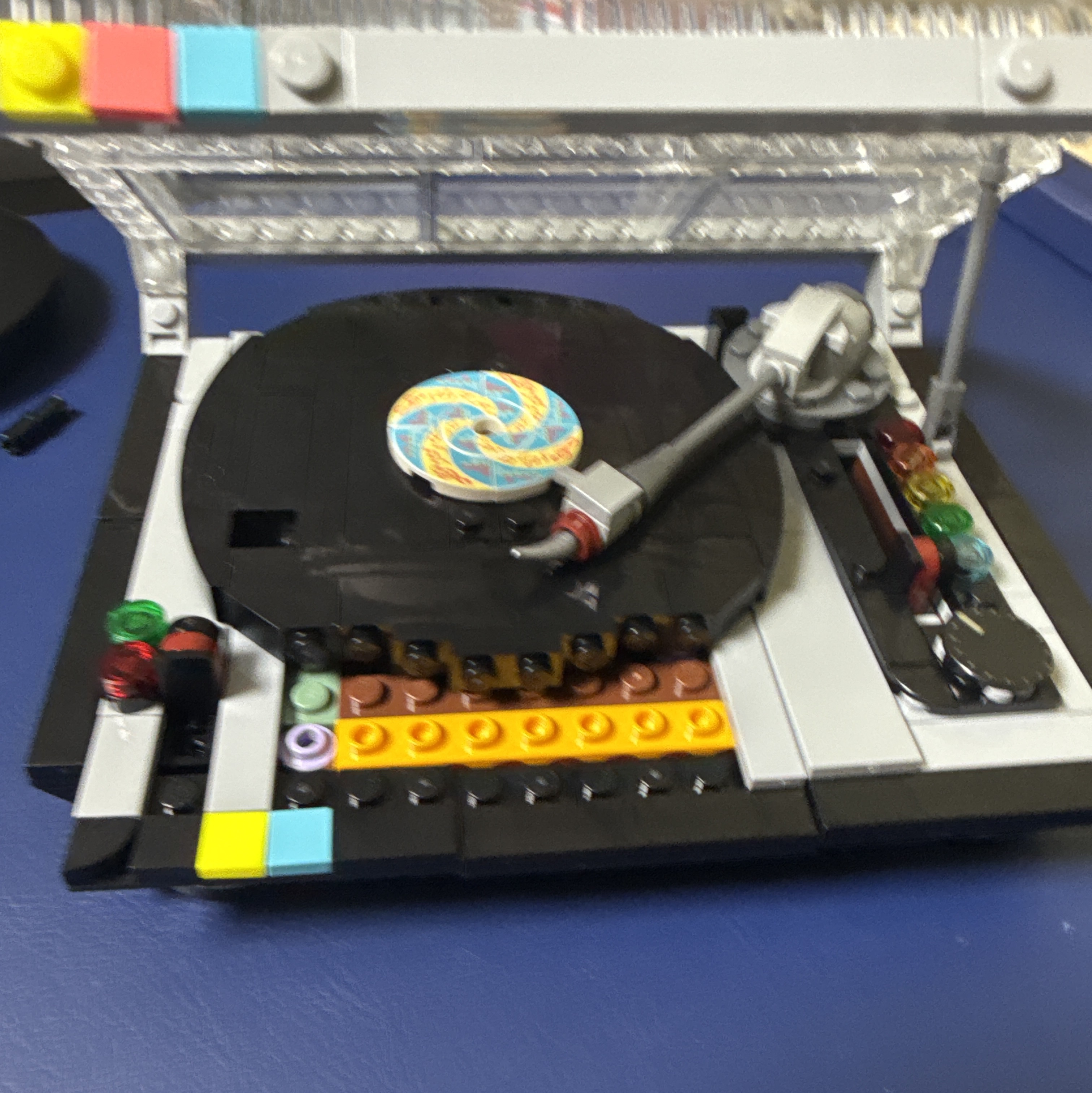 Lego Retro Record Player 착용 스타일
