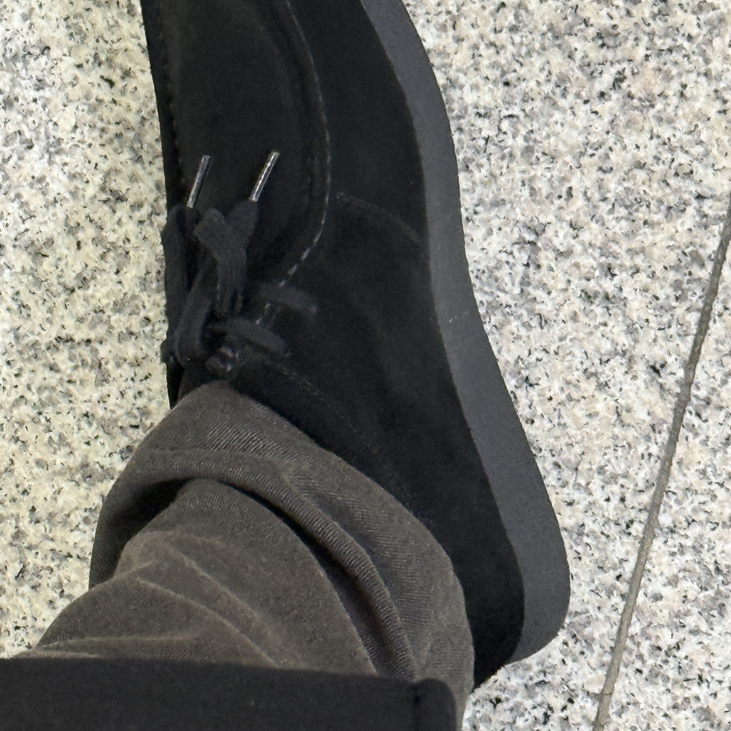 GU Real Leather Moccasin Shoes Black 착용 스타일