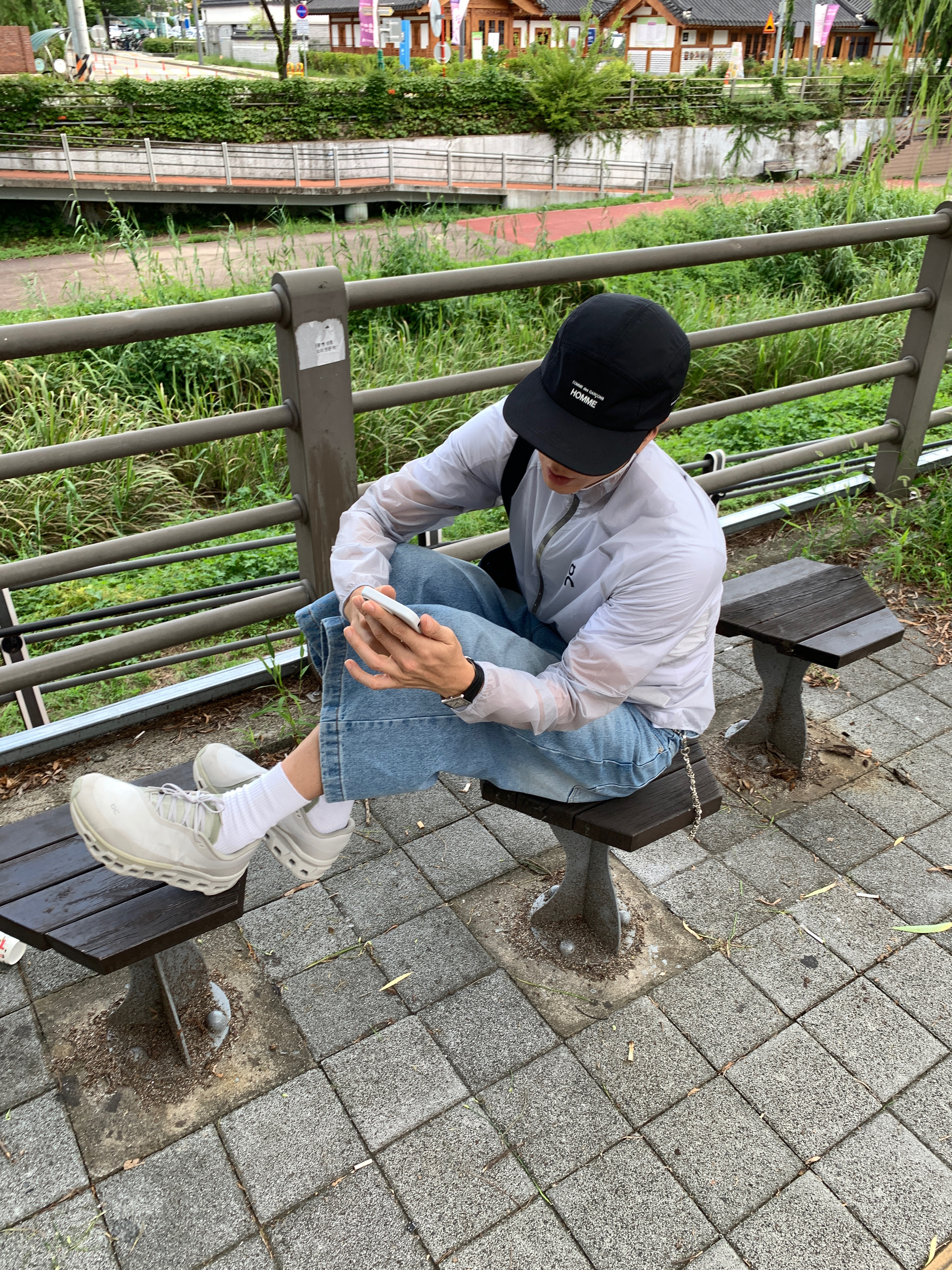 On Running x Post Archive Faction (Paf) Cloudmonster 2 Moondust Chalk, On Running Zero Jacket Glacier 착용 스타일 - 2