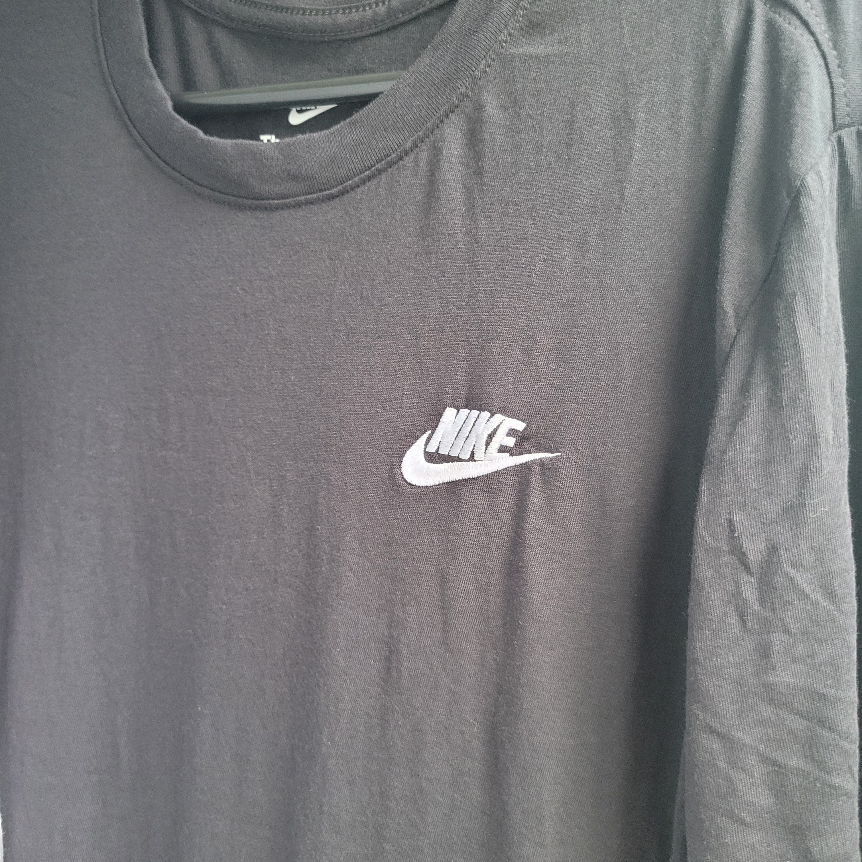 Nike NSW Club T-Shirt Black 착용 스타일
