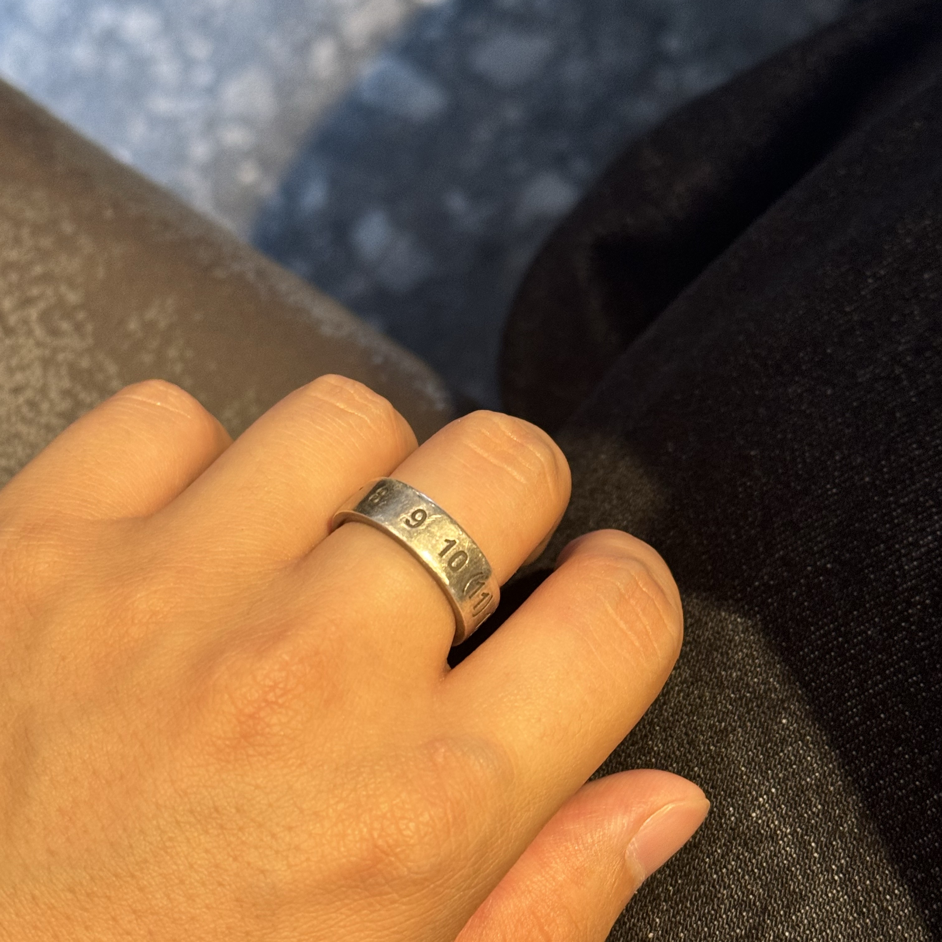 Maison Margiela Numerical Silver Ring Silver 착용 스타일