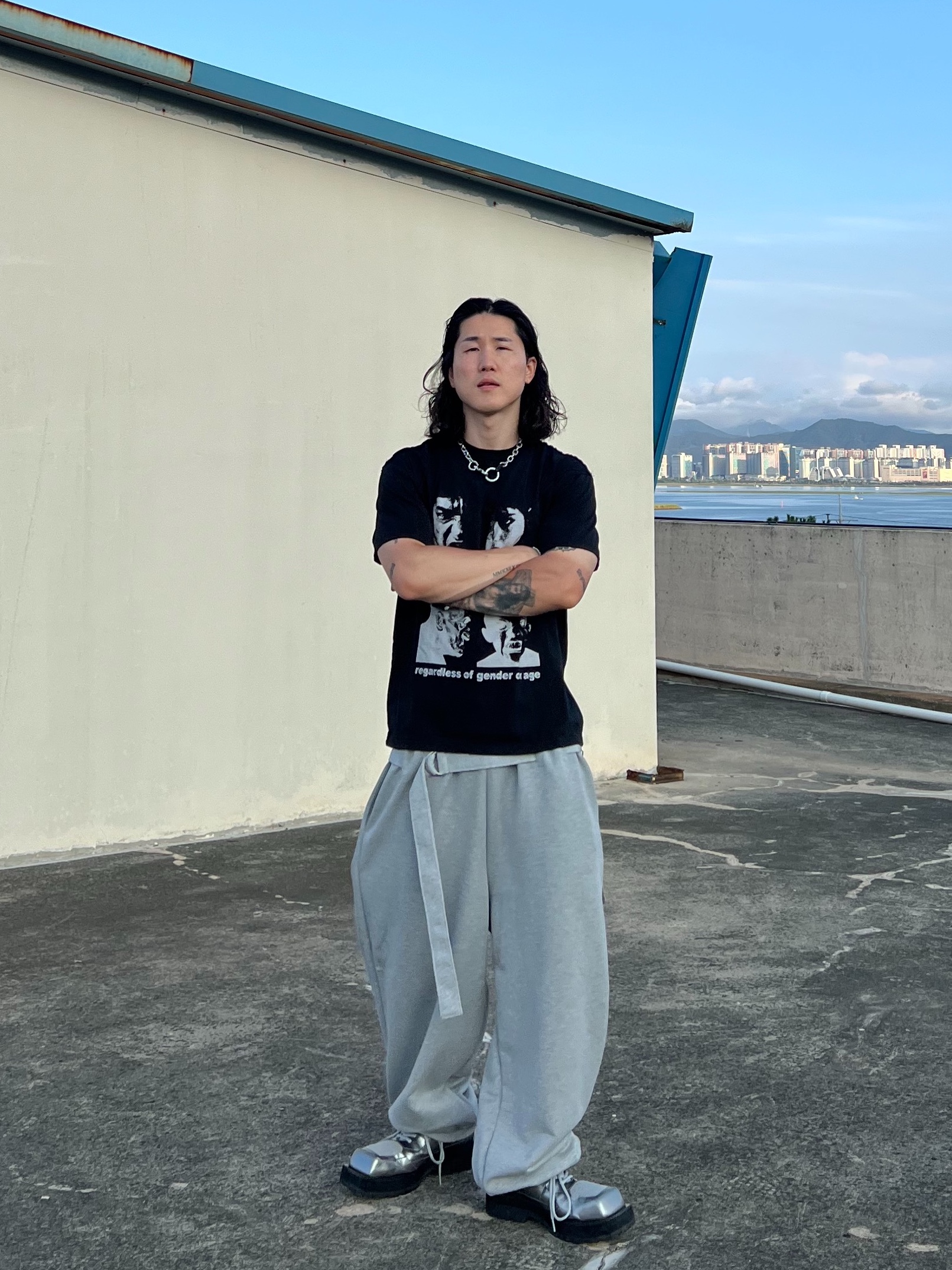 MJD x Koin Seoul Belted Heavy Sweat Baggy Pants Melange Grey 착용 스타일 - 1
