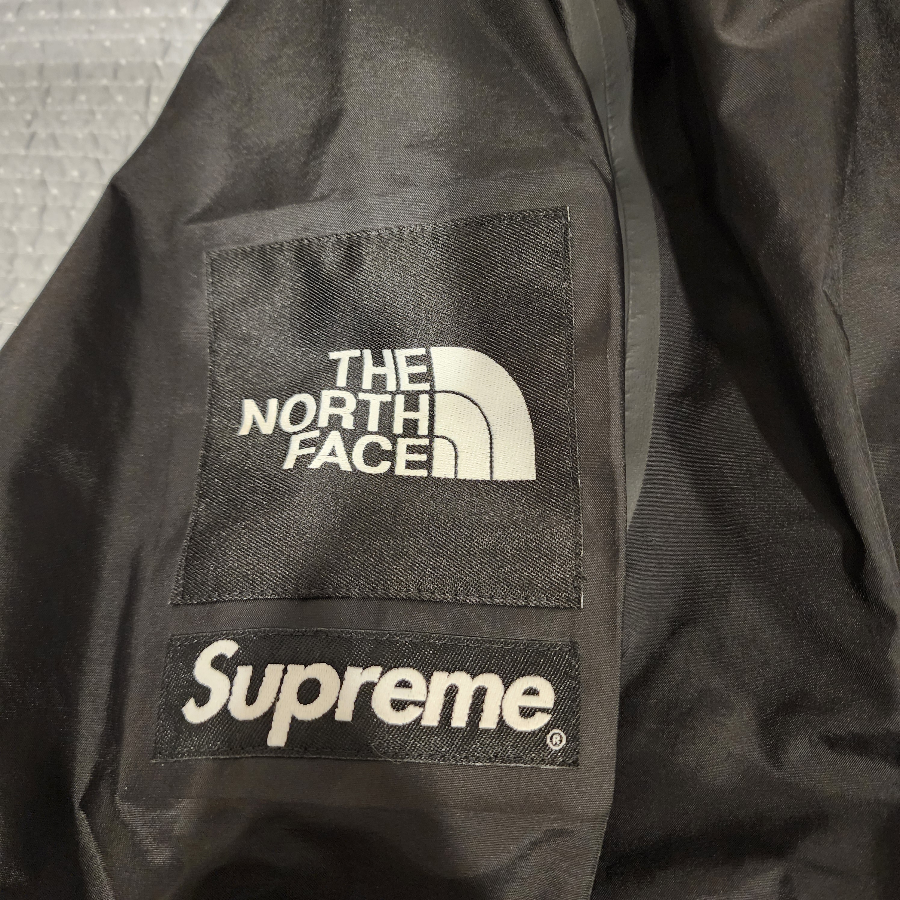 Supreme x The North Face Summit Series Outer Tape Seam Coaches Jacket Black - 21SS 착용 스타일 - 2