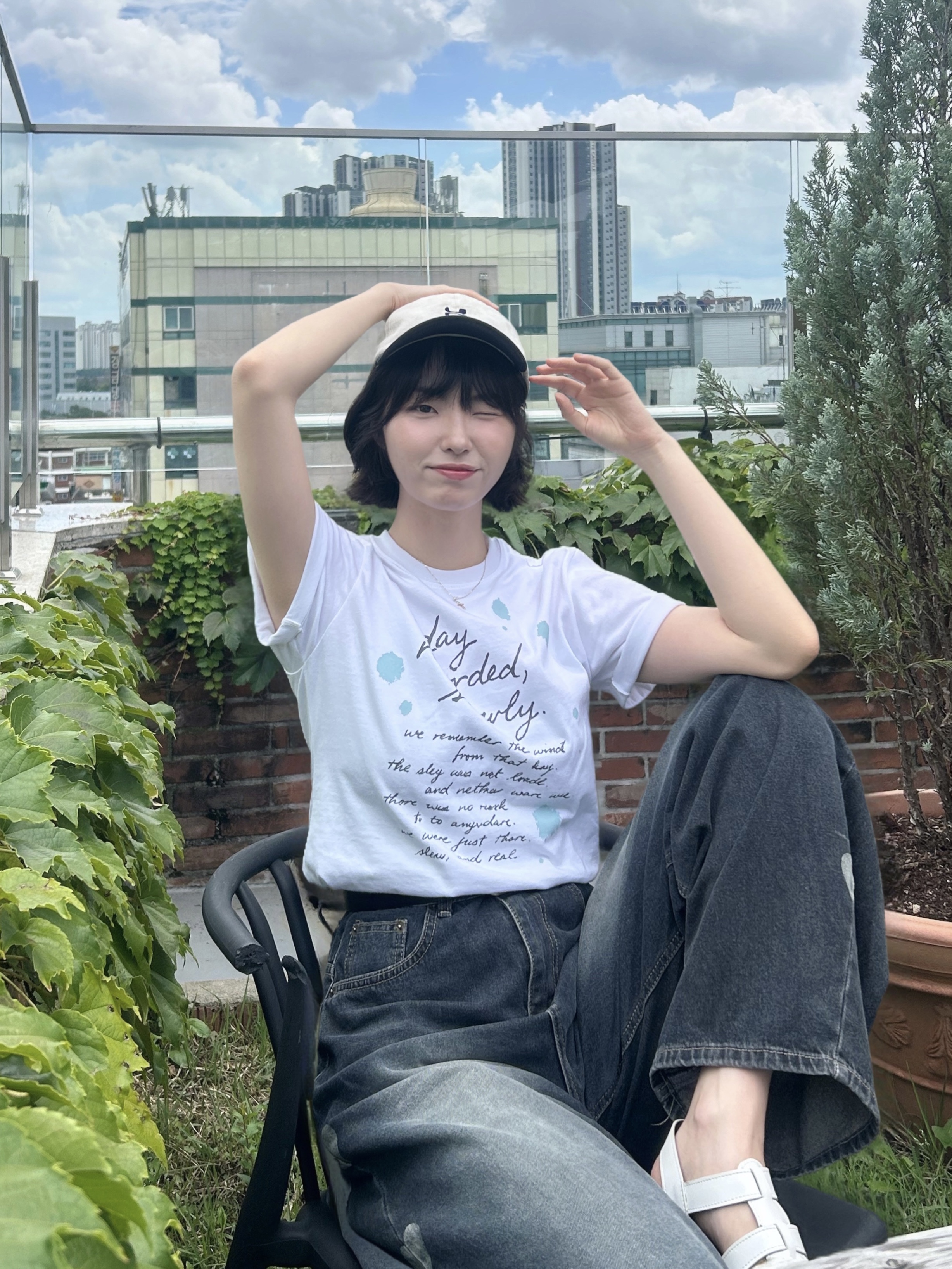 SLOW RECORD HOUSE Day Record T-Shirt White 착용 스타일 - 2