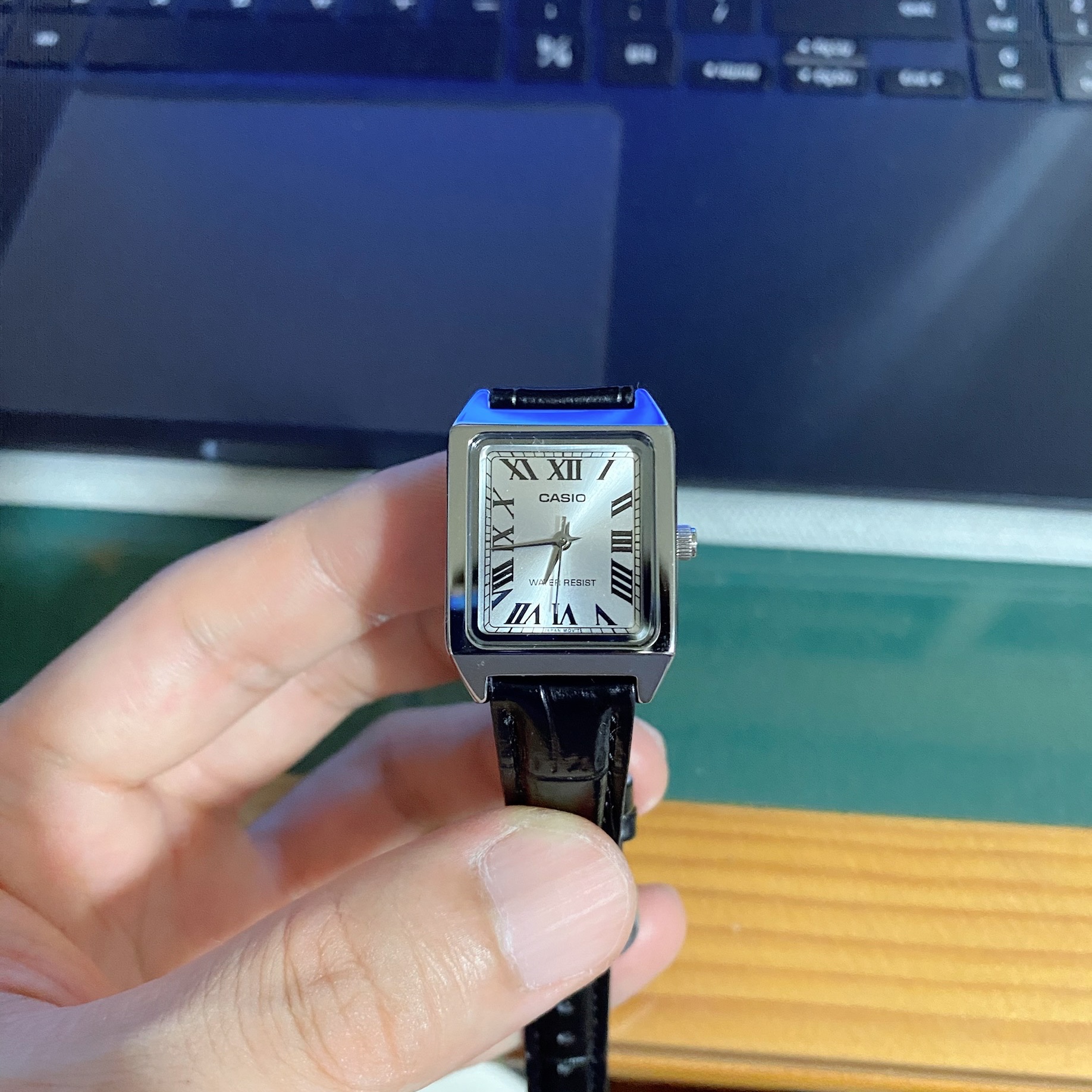 Casio LTP-V007L-7B1 착용 스타일