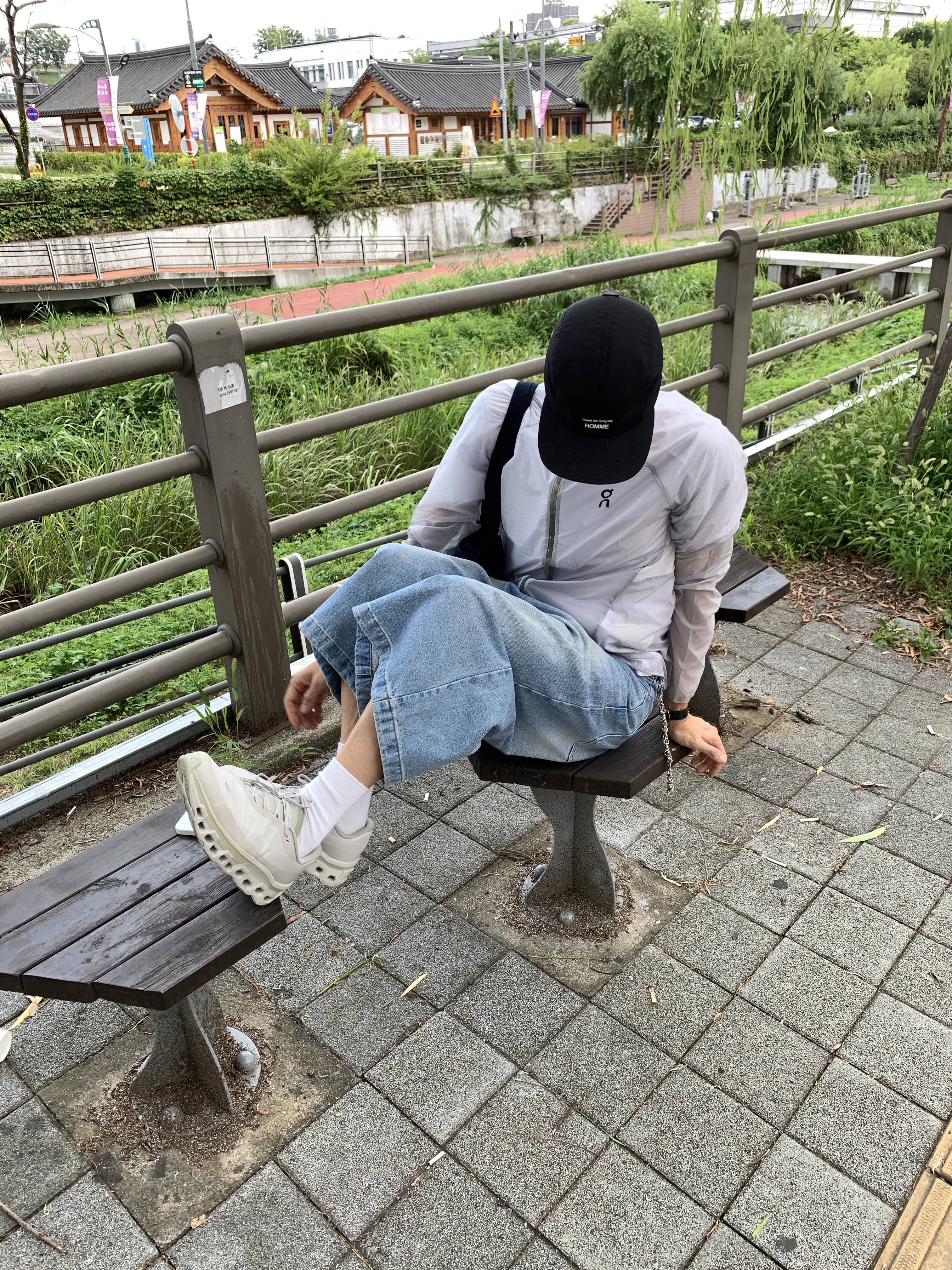 On Running x Post Archive Faction (Paf) Cloudmonster 2 Moondust Chalk, On Running Zero Jacket Glacier 착용 스타일 - 3