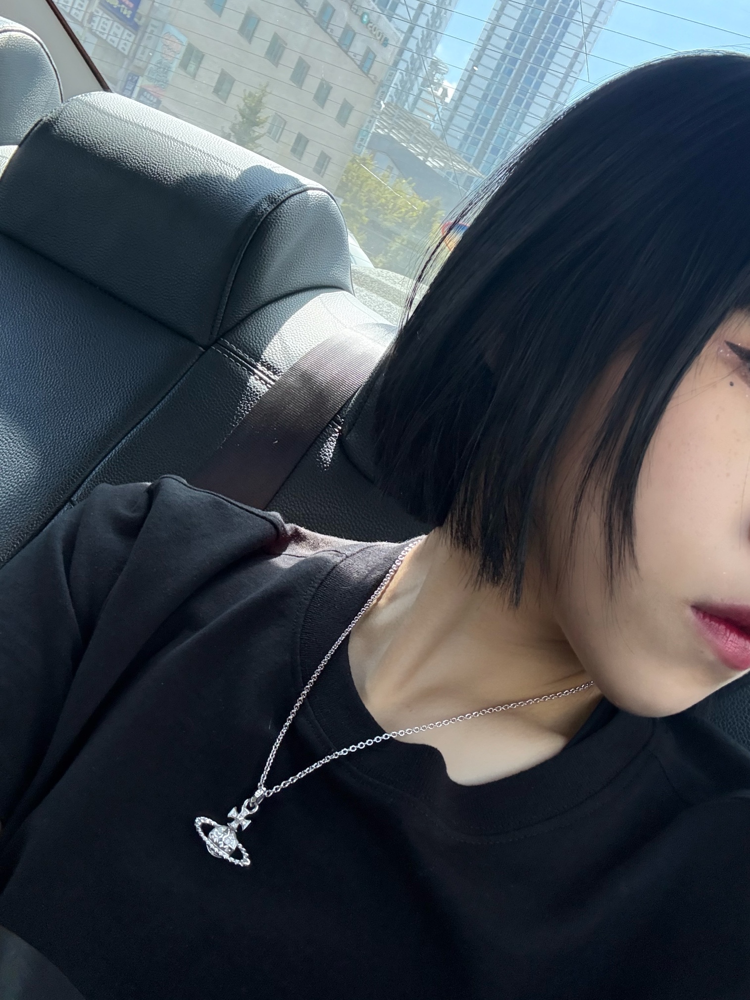 Vivienne Westwood Mini Bas Relief Pendant Silver, [예약 배송][KREAM 단독] Safarispot Basic Safari T-Shirt Black 착용 스타일 - 1