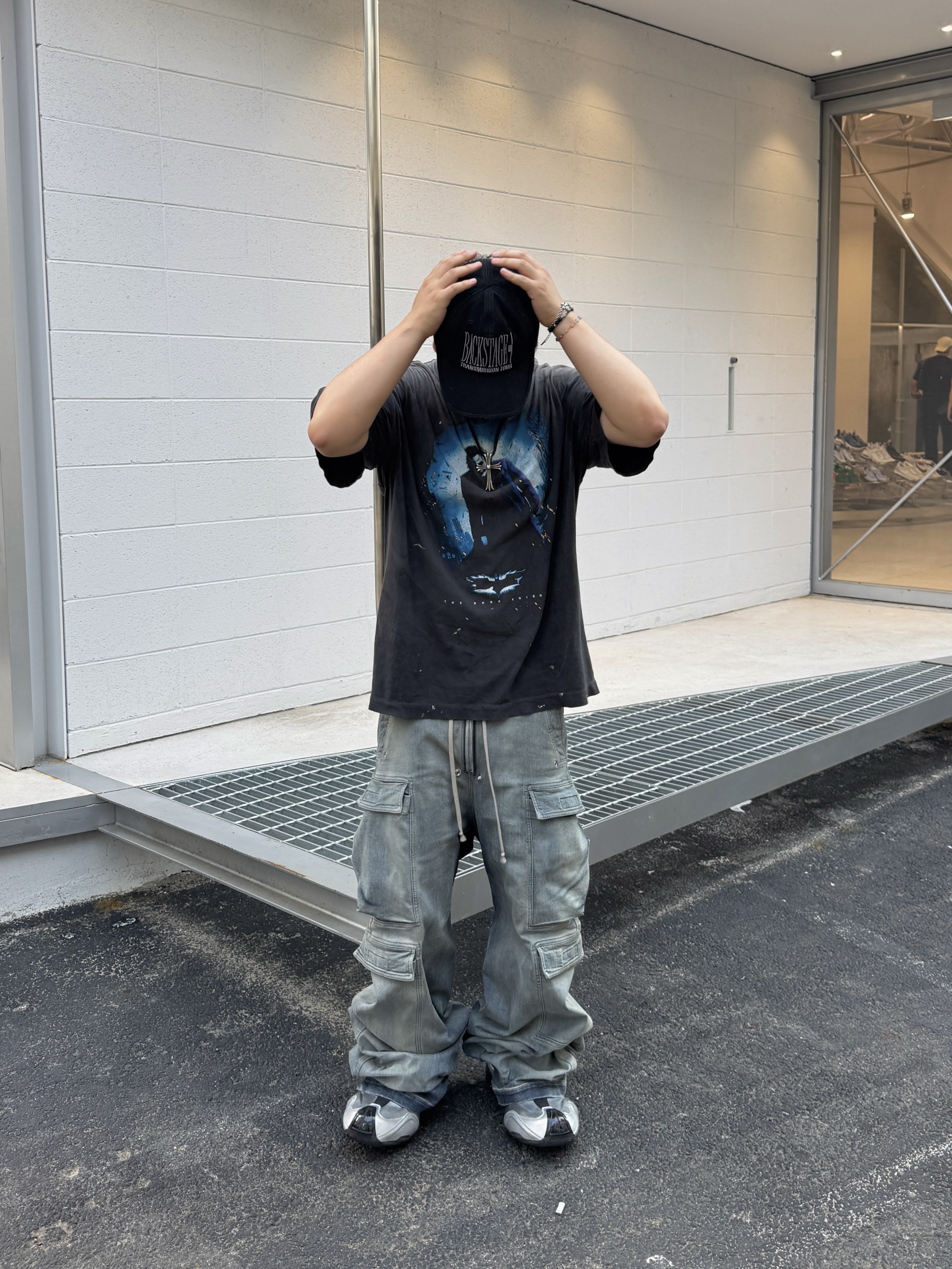Saint Mxxxxxx x The Dark Knight Darknight S/S T-Shirt Black - 25SS, Balenciaga Basketball Sneakers Silver Black 착용 스타일