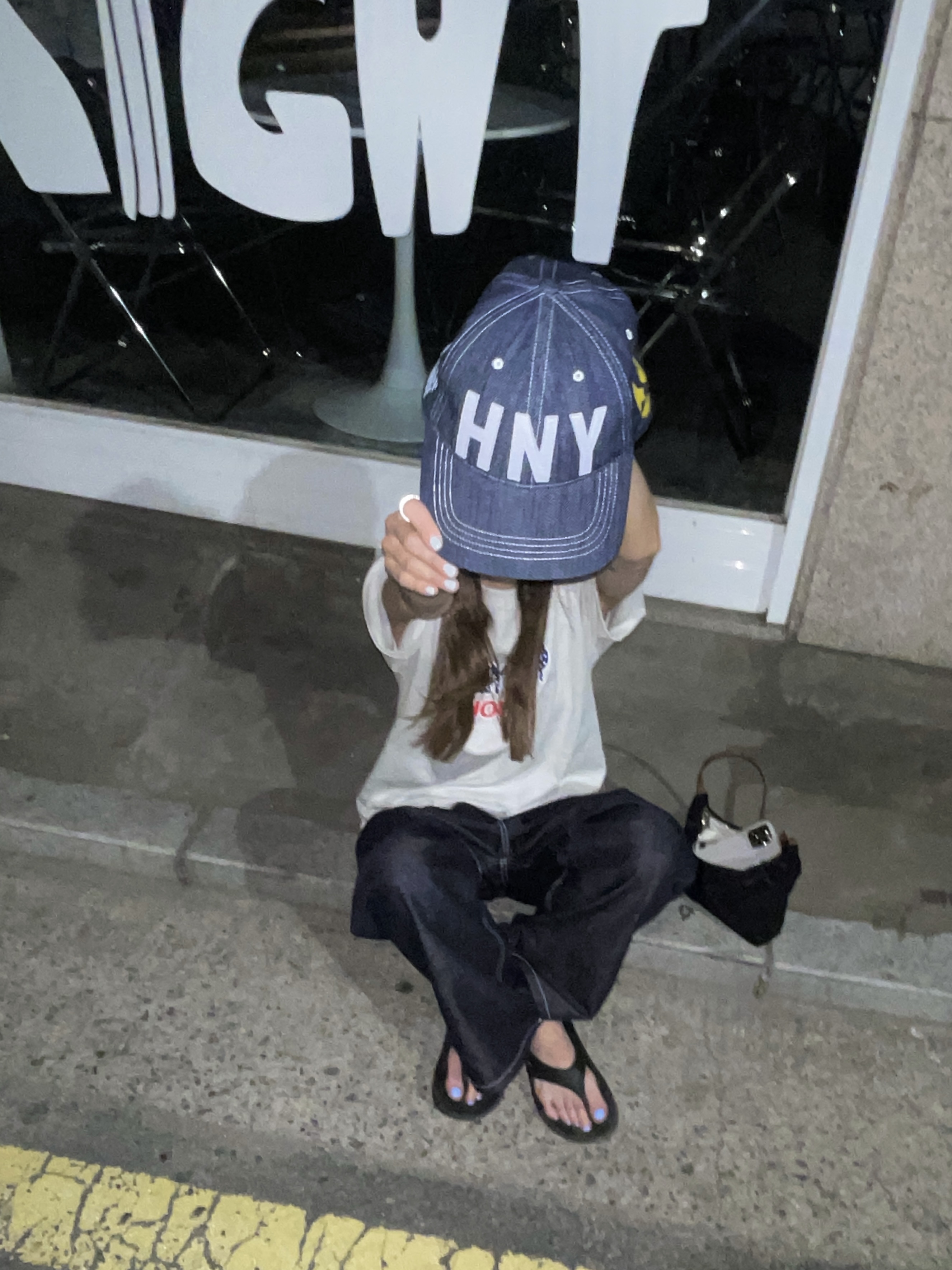Honey Scoop House HNY Denim Cap Indigo, Honey Scoop House Flag Logo Tee Oatmeal 착용 스타일 - 6