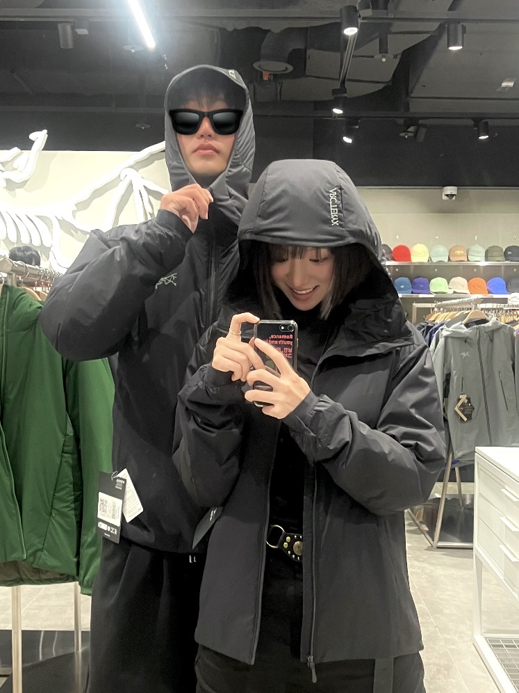 Arc'teryx Atom Hoody Black 착용 스타일 - 4