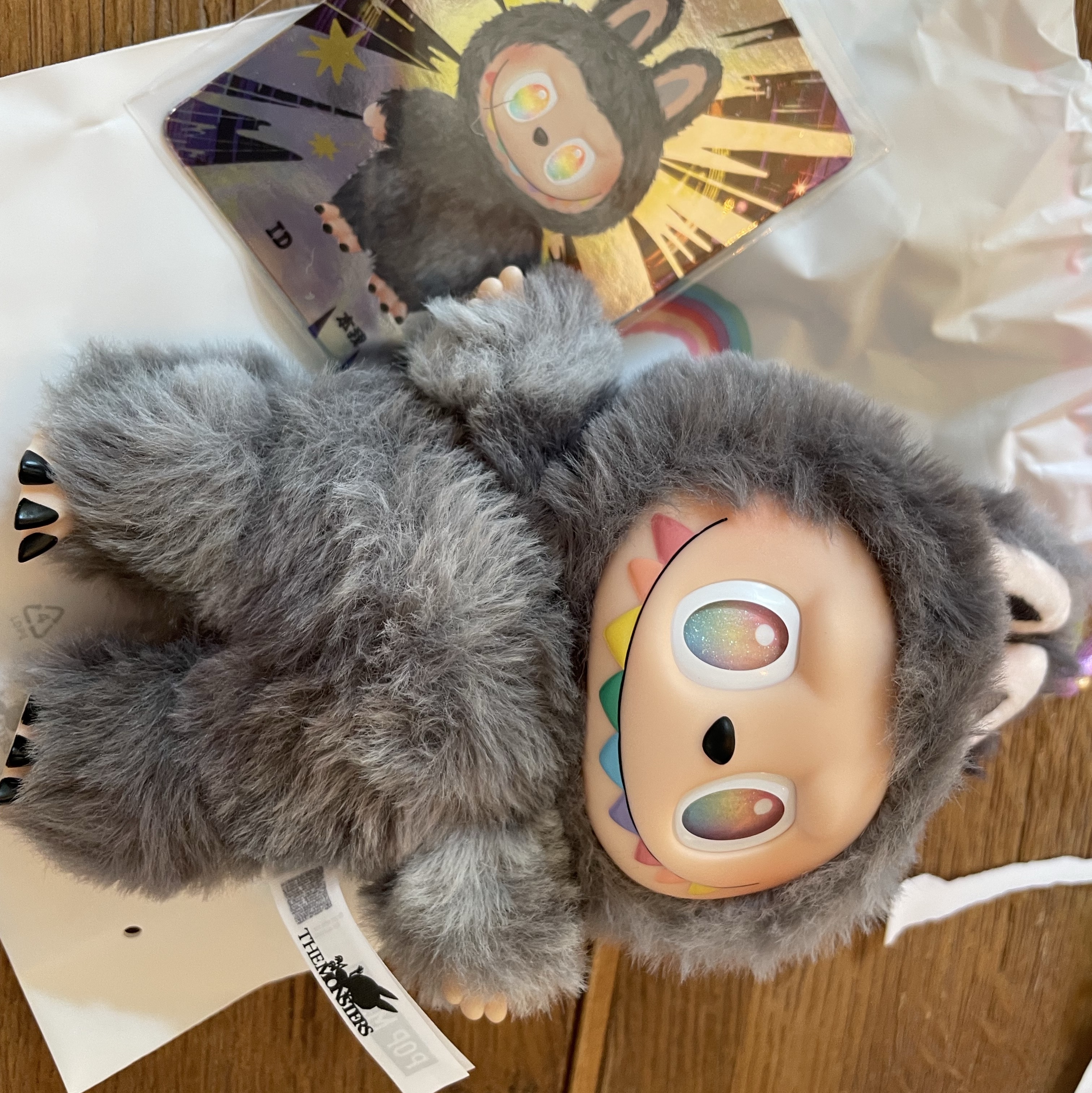 Pop Mart Labubu The Monsters Highlight Series Sealed Case (6 Blind Boxes), Pop Mart Labubu The Monsters Highlight Series ID Keyring (Opened Case) 착용 스타일 - 1