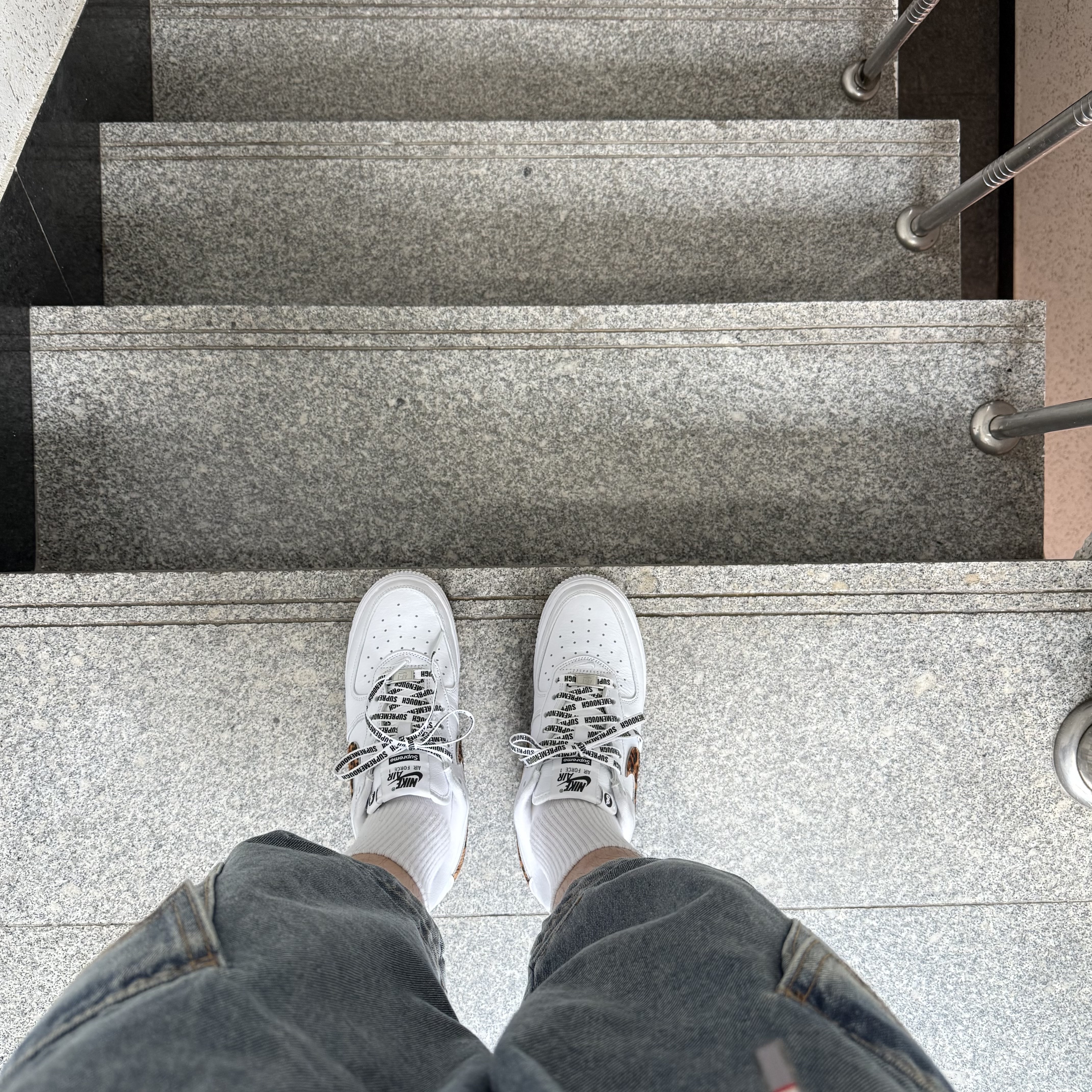 Nike x Supreme x GOODENOUGH Air Force 1 Low White - 25SS 착용 스타일 - 6