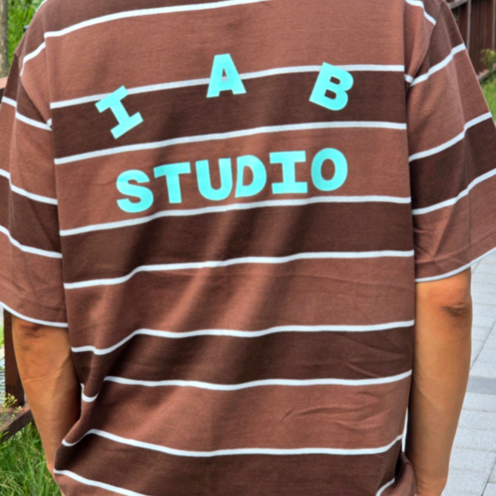 IAB Studio Striped T-Shirt Brown 착용 스타일 - 2