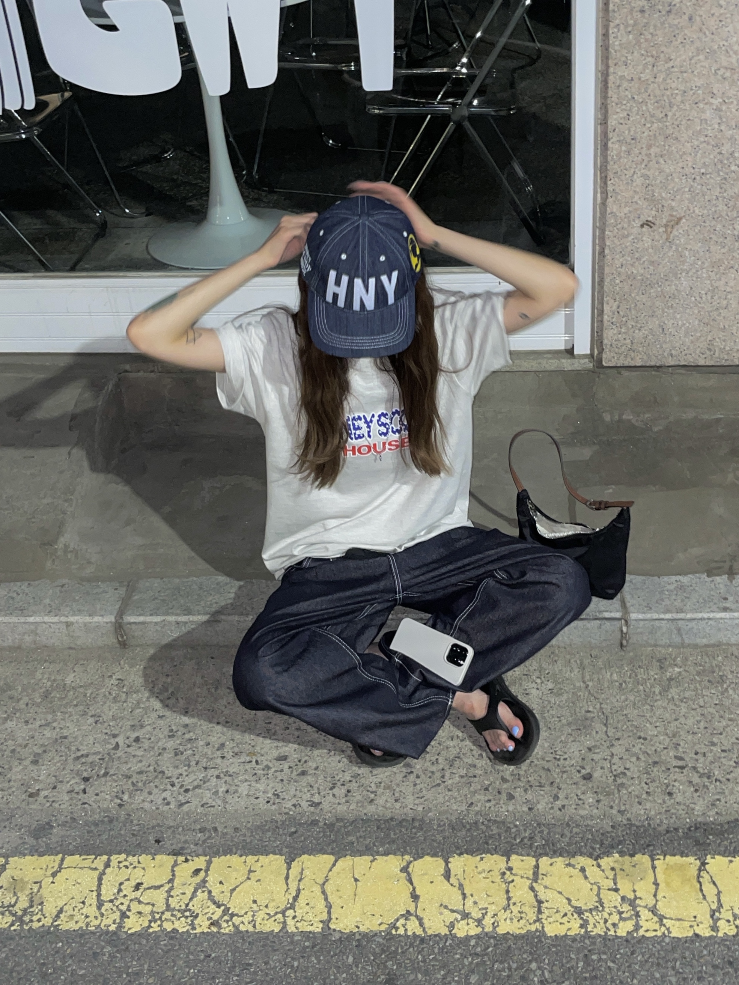 Honey Scoop House HNY Denim Cap Indigo, Honey Scoop House Flag Logo Tee Oatmeal 착용 스타일 - 1
