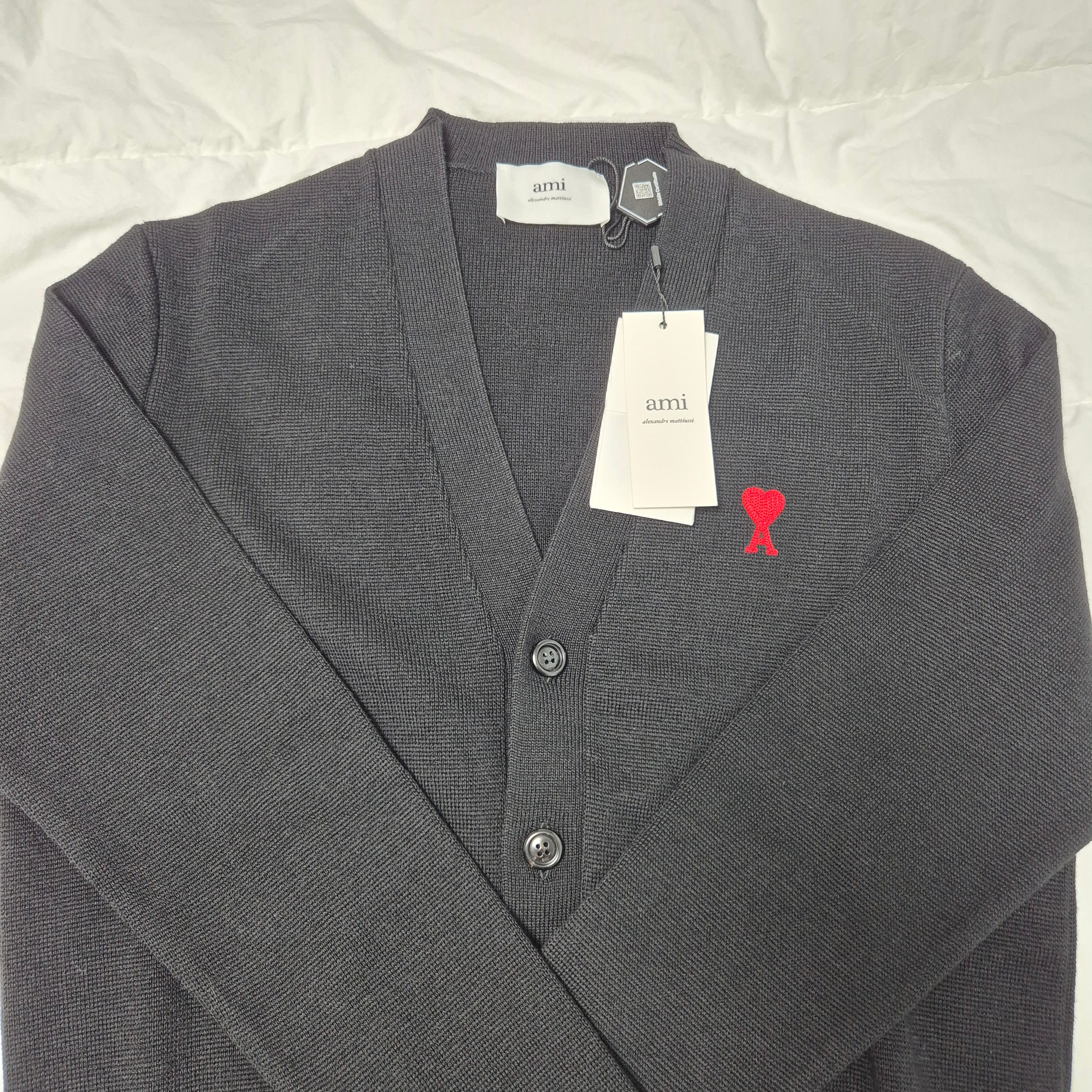 AMI de Coeur Wool Cardigan Black 착용 스타일