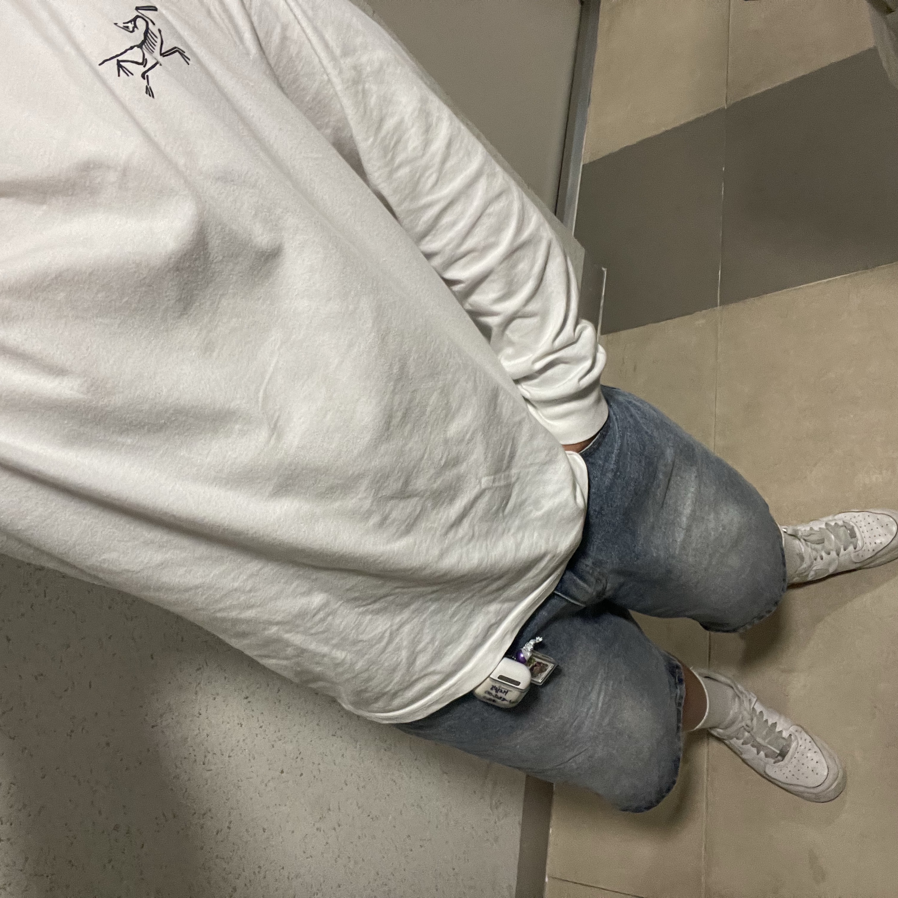Arc'teryx Arc'Multi Bird Logo LS T-Shirt White Light 착용 스타일