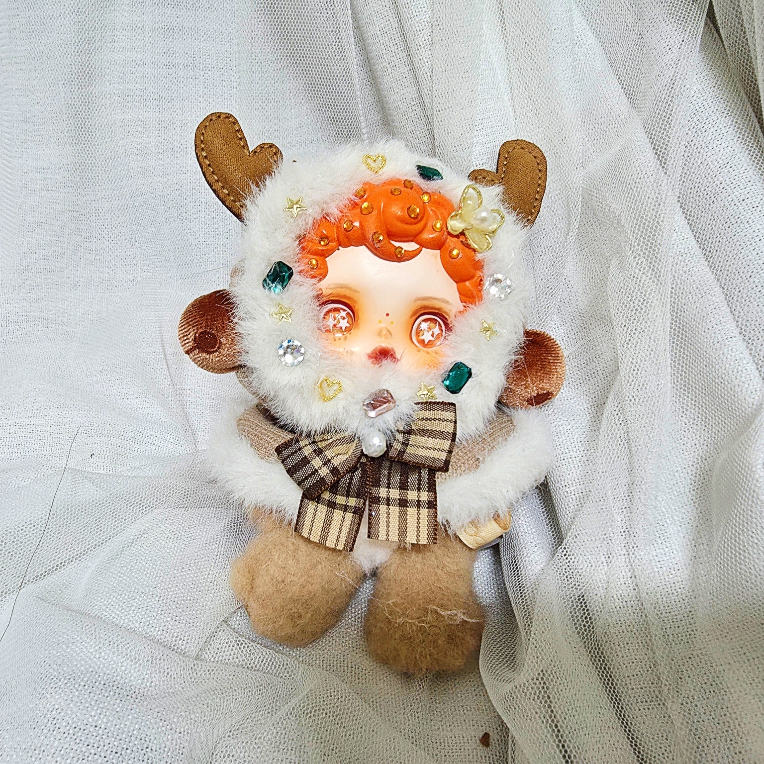 Pop Mart Skullpanda Winter Symphony Series Keyring Wanderer's Tune (Opened Case) 착용 스타일