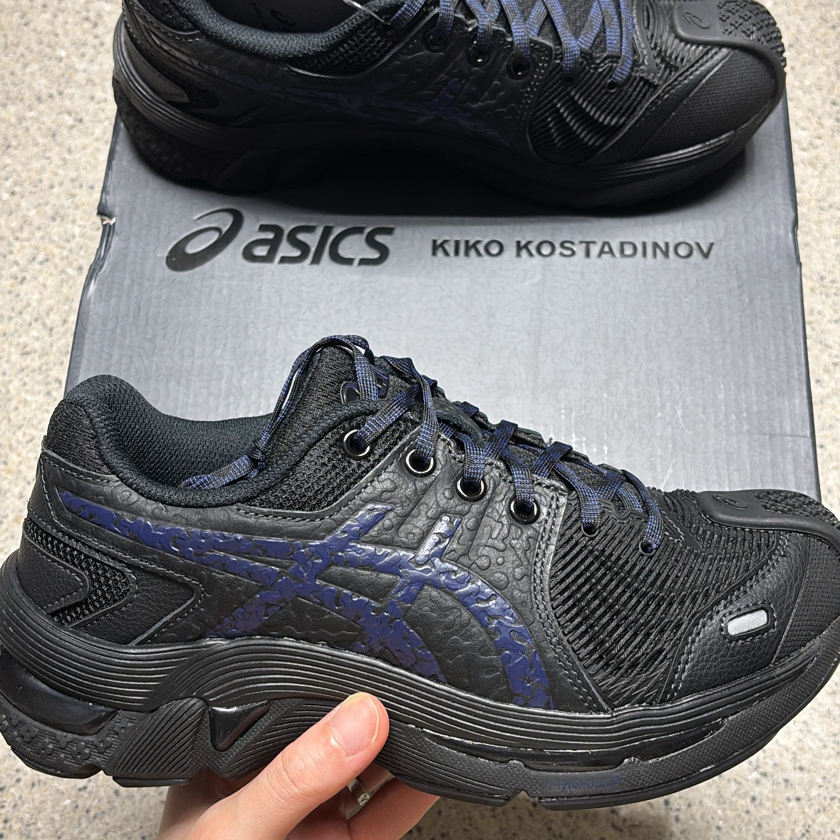 Asics x Kiko Kostadinov Gel-Kiril 3 Black Deep Blue 착용 스타일 - 1