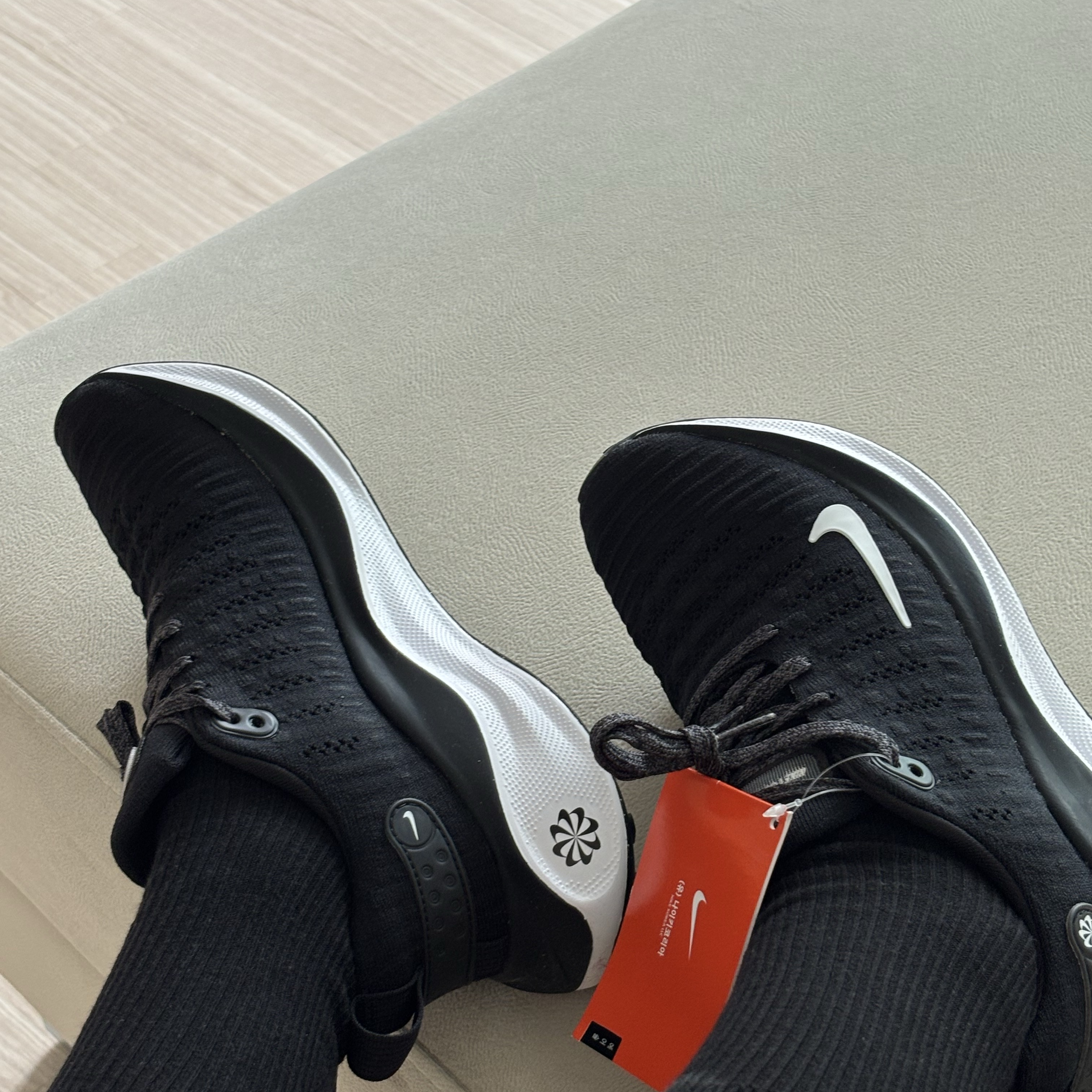 (W) Nike ReactX Infinity Run 4 Black White 착용 스타일 - 2
