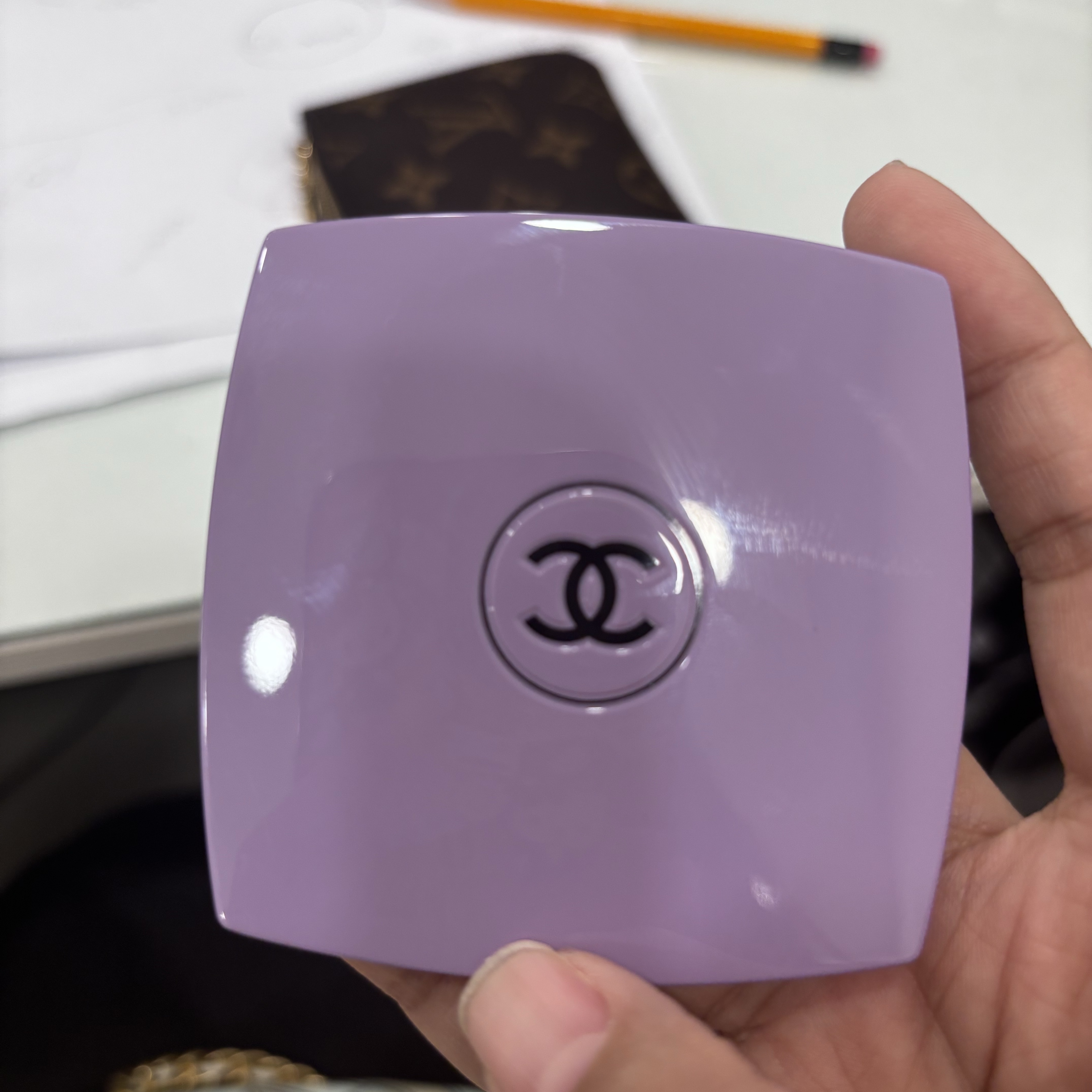 Chanel Codes Couleur Limited Edition Miroir Double Facettes 135 Immortelle 착용 스타일