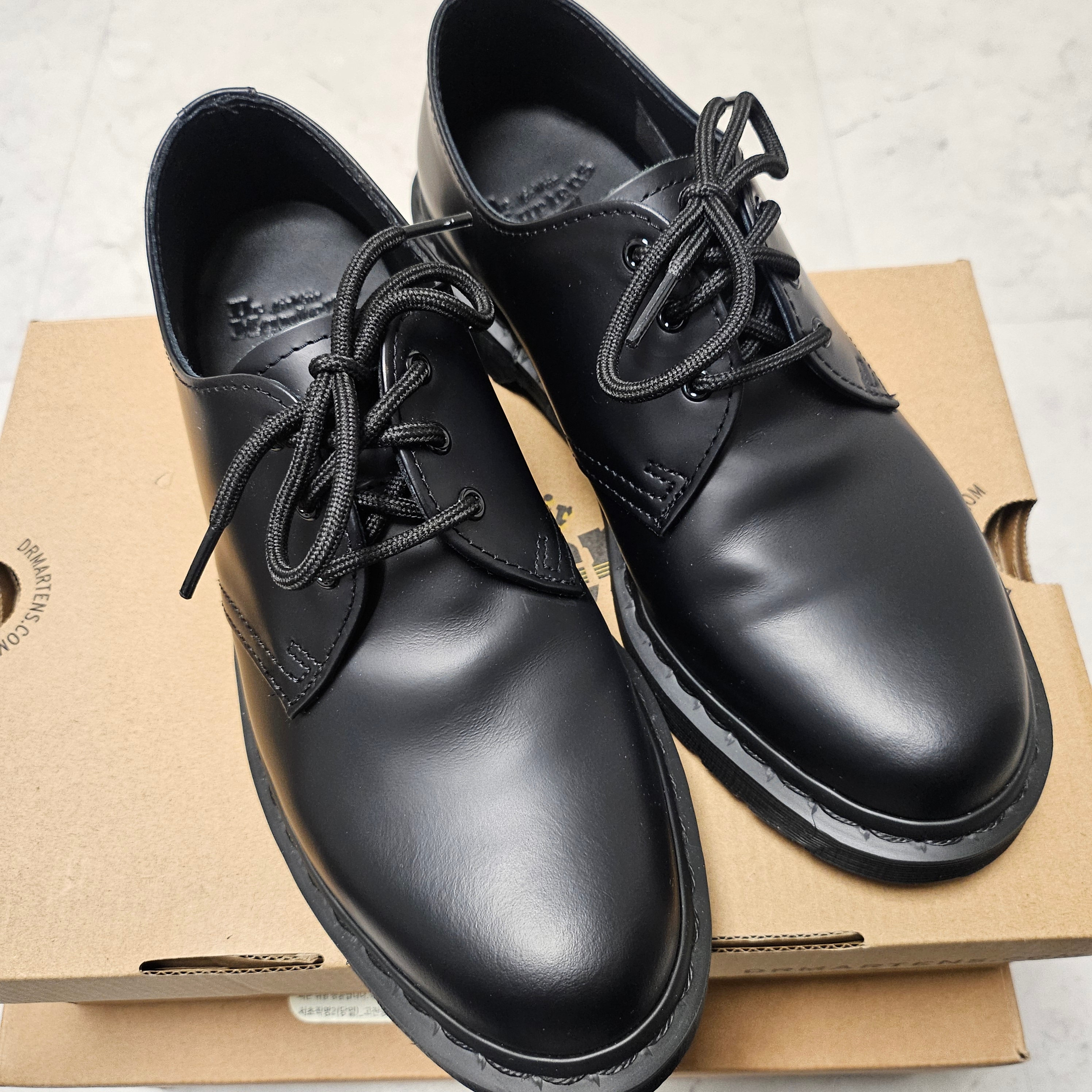 Dr. Martens 1461 Mono Black 착용 스타일 - 1