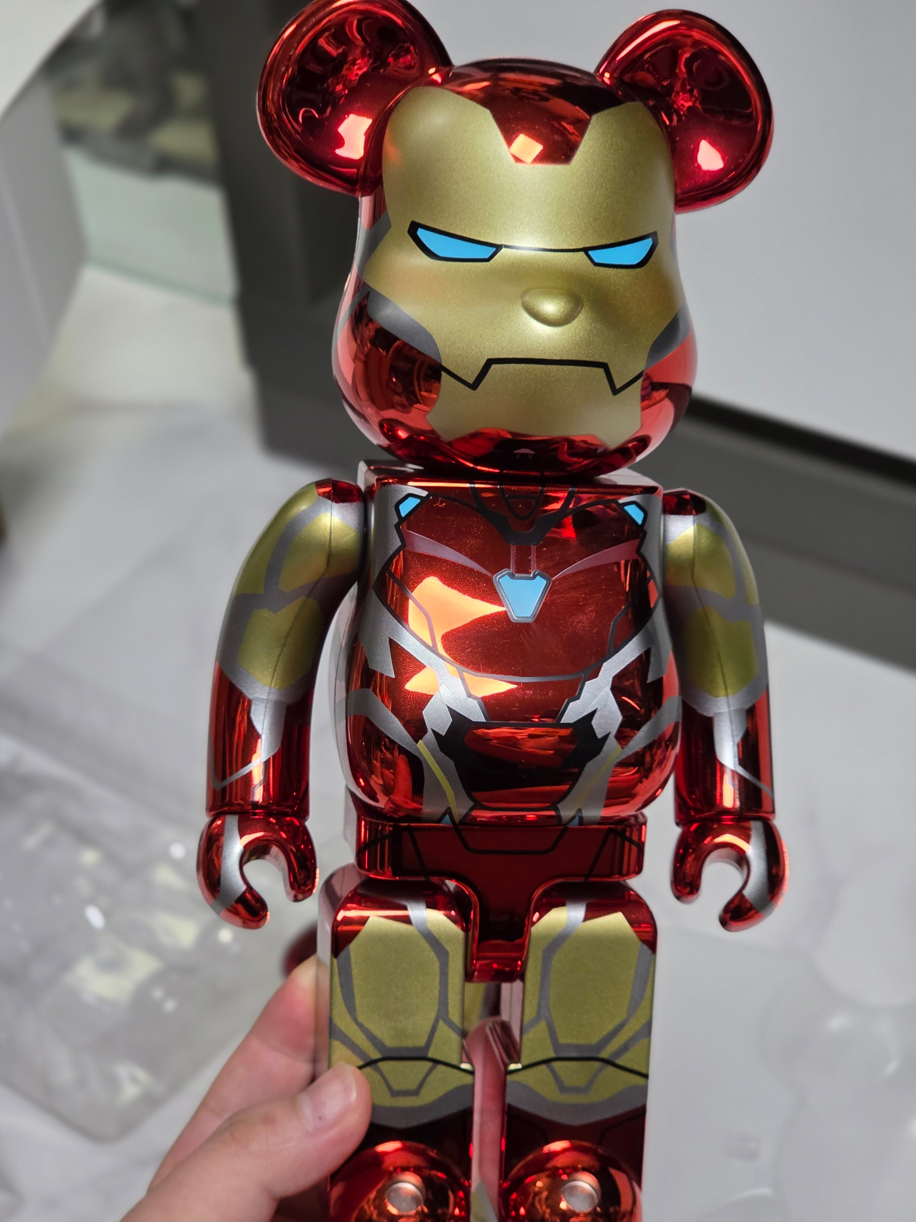 Bearbrick Marvel Iron Man Mark 85 Chrome Ver. 100％ & 400％ 착용 스타일 - 2