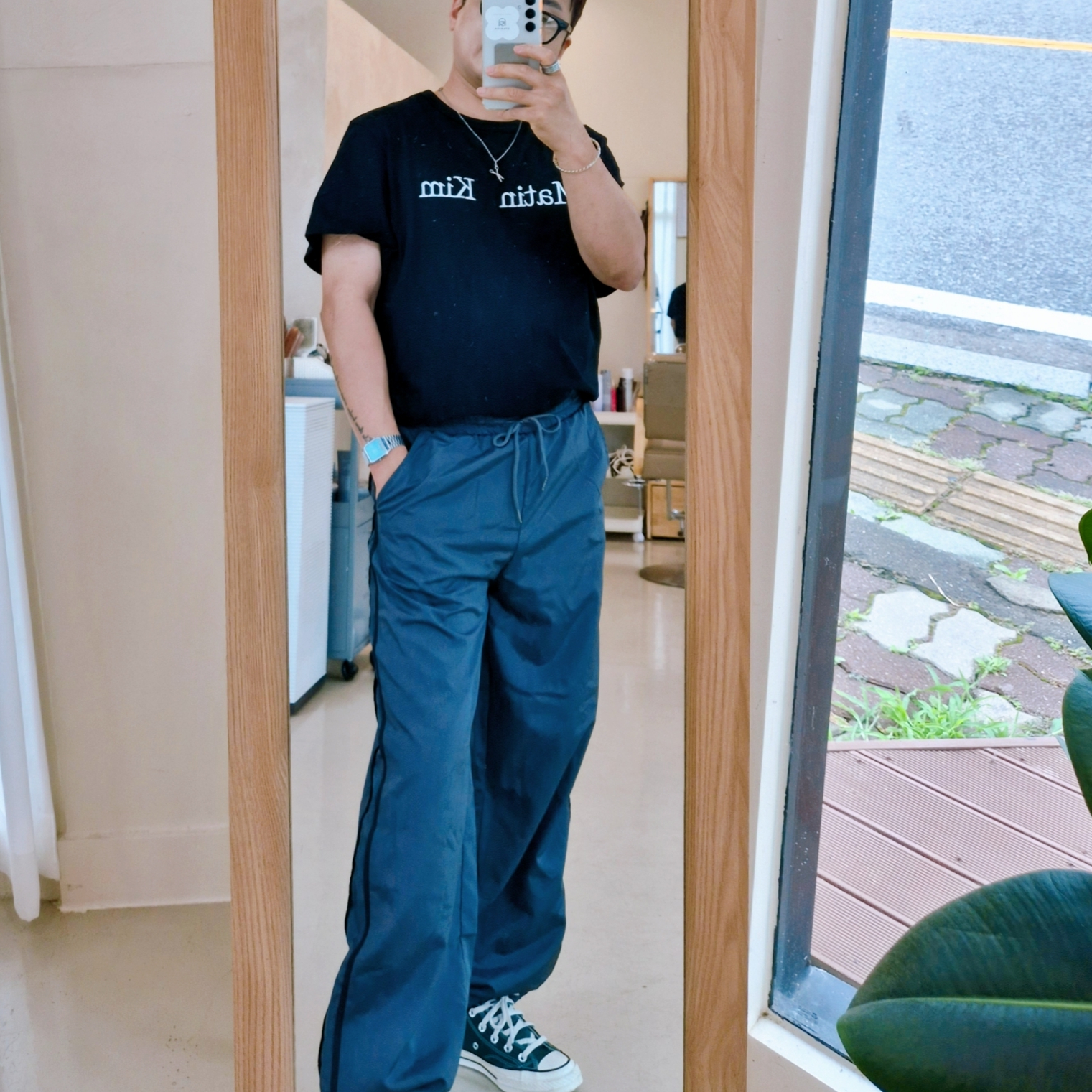 Matin Kim Logo Top Black, Converse Chuck Taylor All Star High Amazon Green 착용 스타일