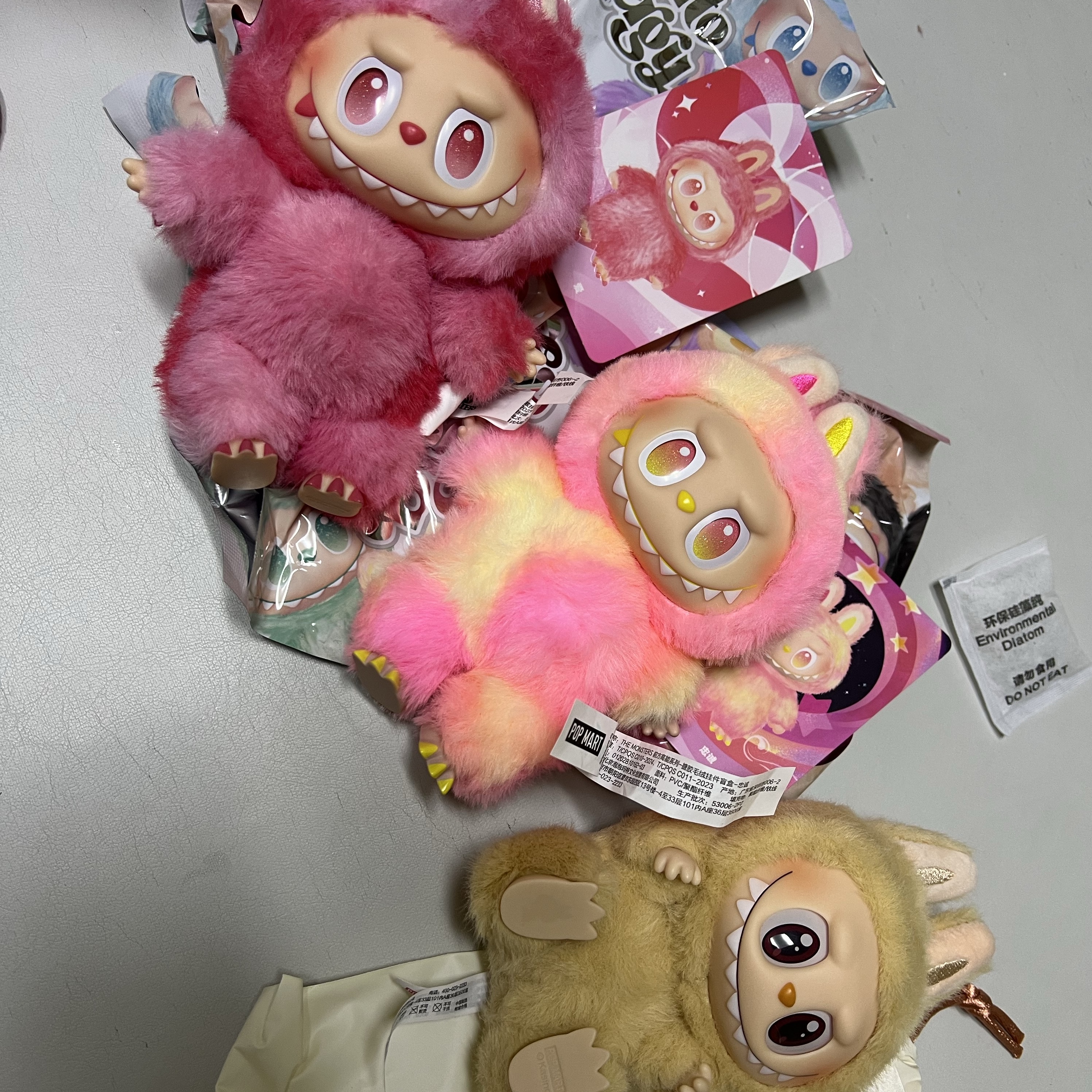 Pop Mart Labubu The Monsters Highlight Series Sealed Case (1 Blind Box), Pop Mart Labubu The Monsters Highlight Series Loyalty Keyring (Opened Case) 착용 스타일