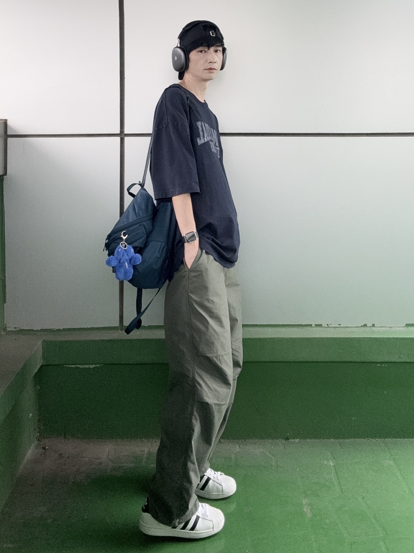 Adidas Superstar White Black, Uniqlo C Wide Parachute Pants Olive - KR 착용 스타일 - 4