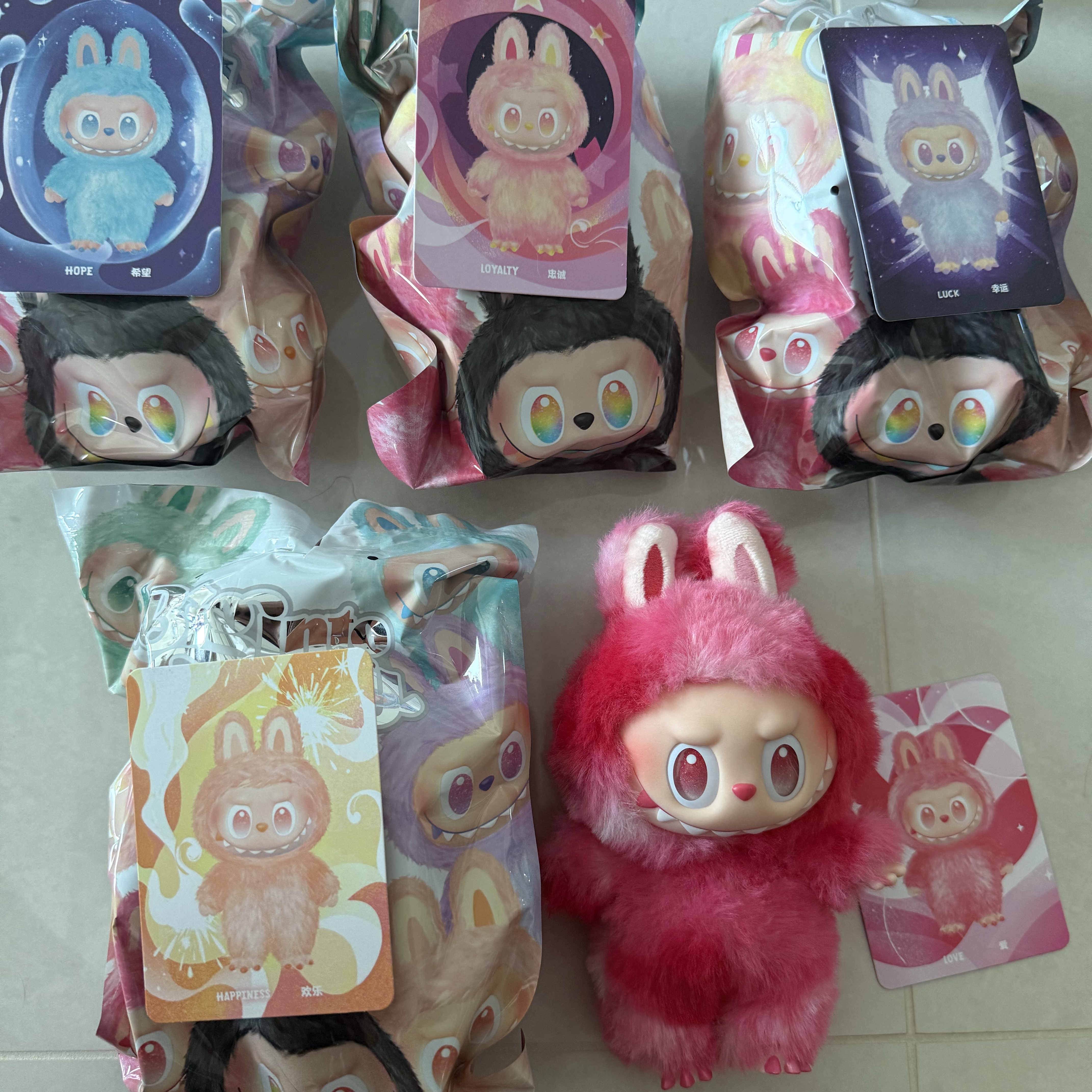 Pop Mart Labubu The Monsters Highlight Series Sealed Case (6 Blind Boxes) 착용 스타일