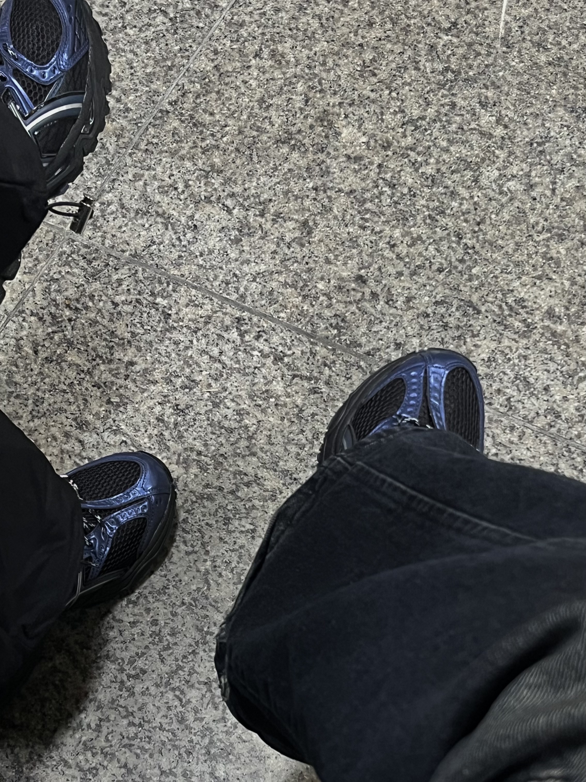 Asics Gel-Nimbus 10.1 Black Grand Shark 착용 스타일 - 2