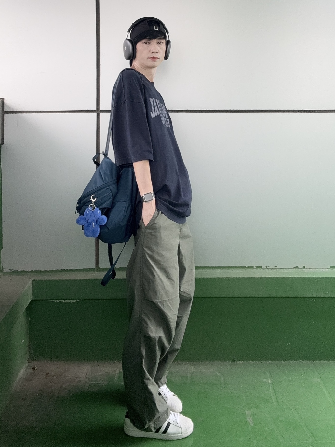 Adidas Superstar White Black, Uniqlo C Wide Parachute Pants Olive - KR 착용 스타일 - 5
