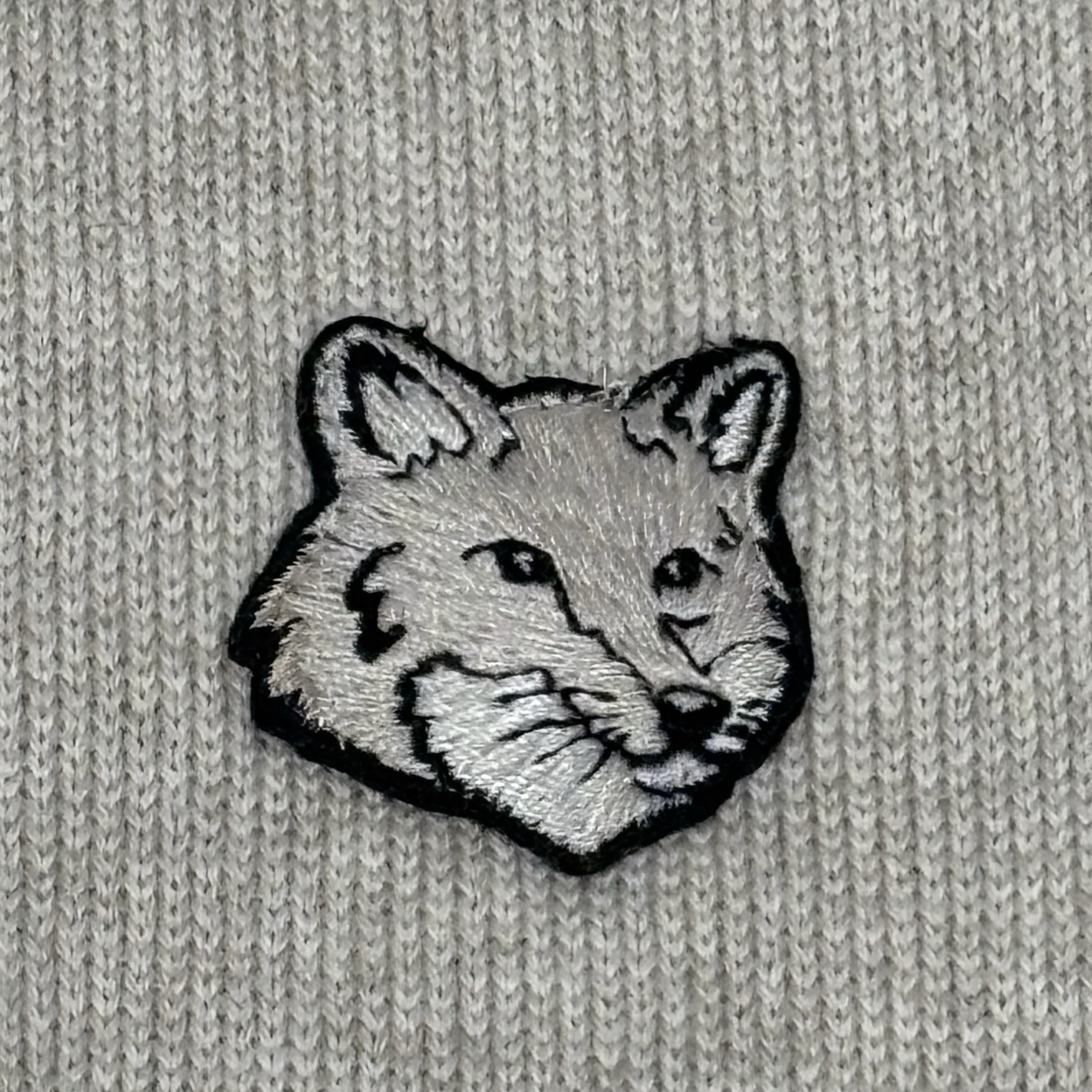 (W) Maison Kitsune Bold Fox Head Patch Regular Cardigan Light Beige Melange 착용 스타일 - 2