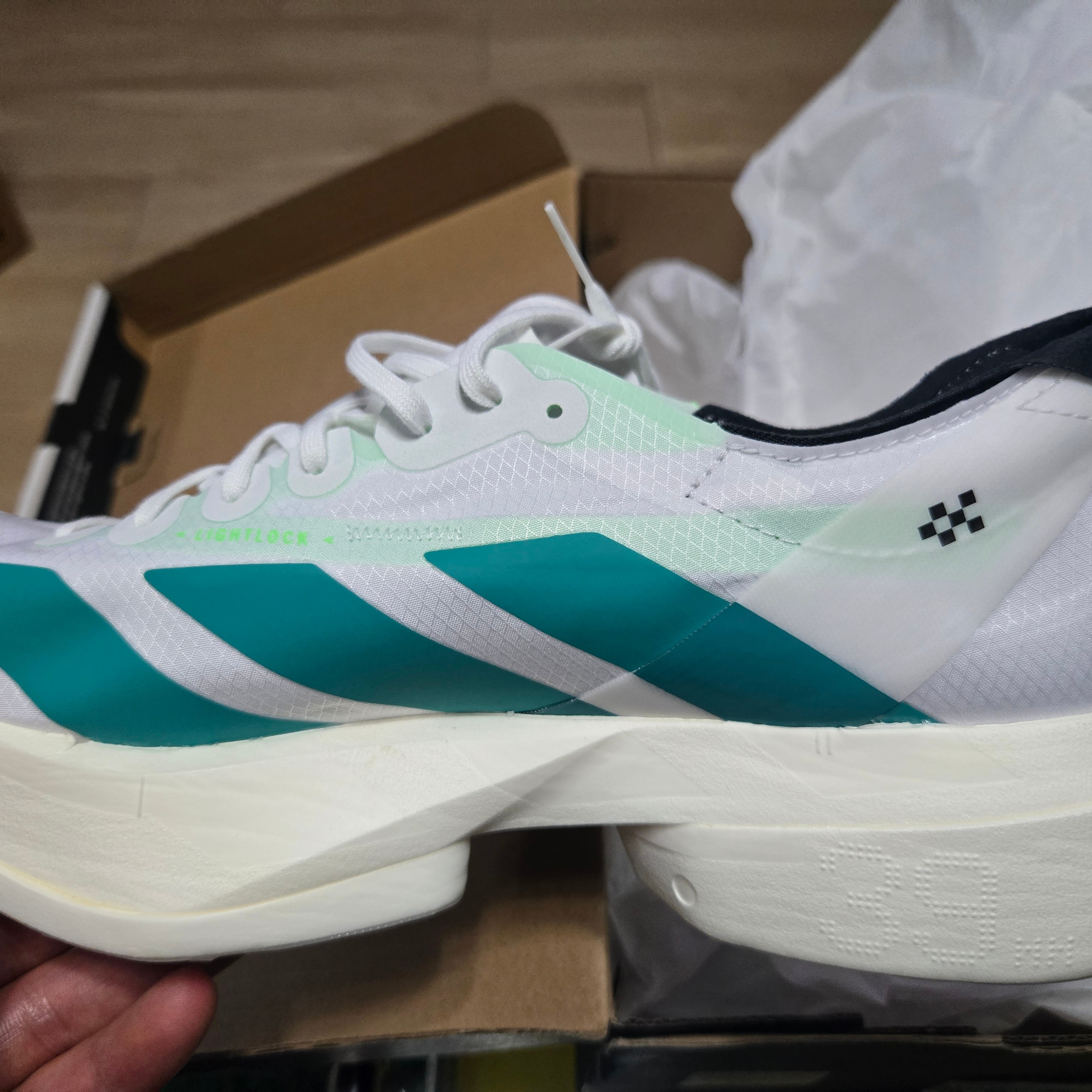 Adidas Adizero Adios Pro 4 Cloud White Pure Teal 착용 스타일 - 1