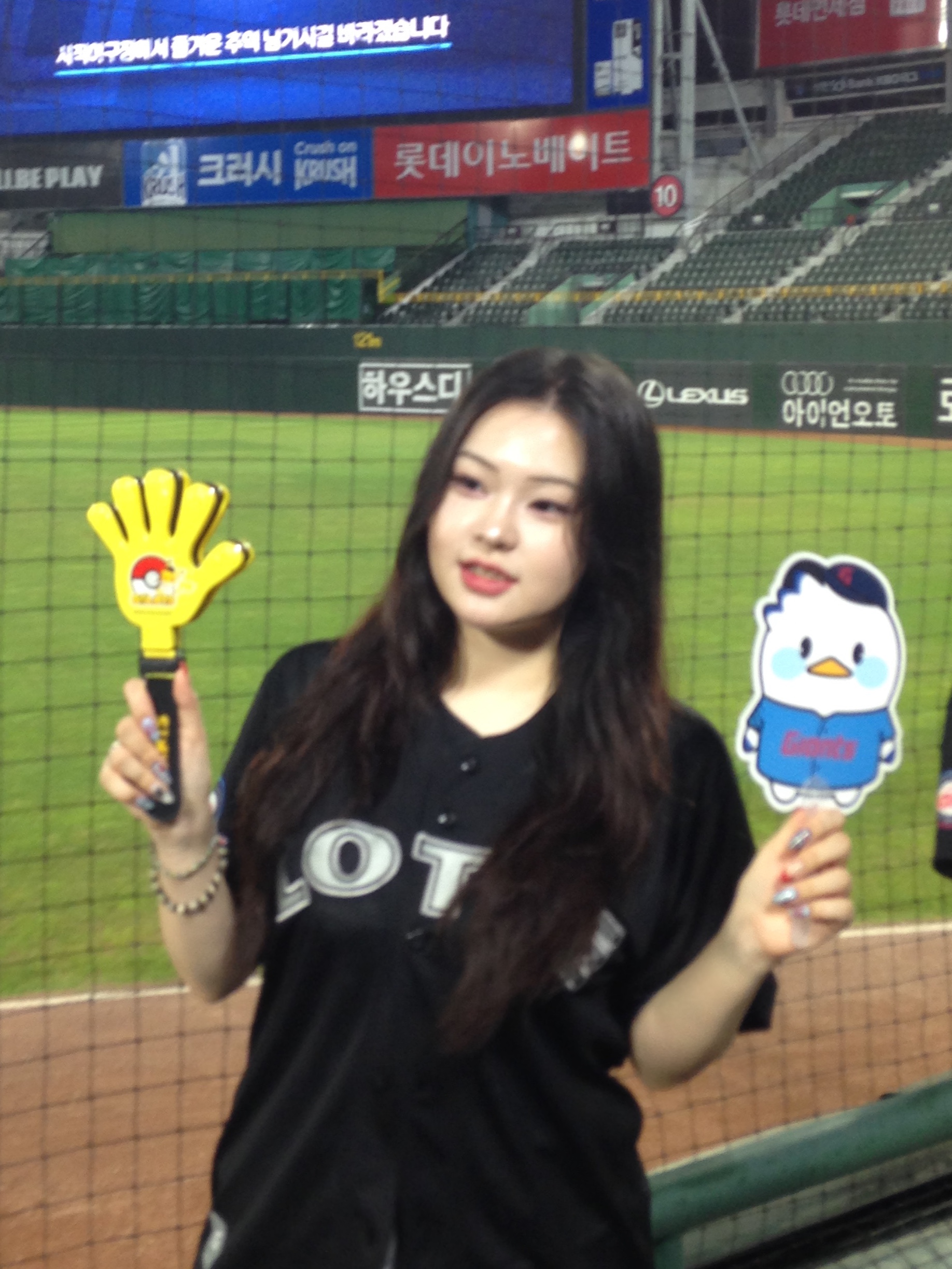 Lotte Giants Old Replica Uniform Black (Non Marking Ver.) 2, Pokemon x Lotte Giants Pikachu Jjakjjaki Yellow Black 착용 스타일 - 2