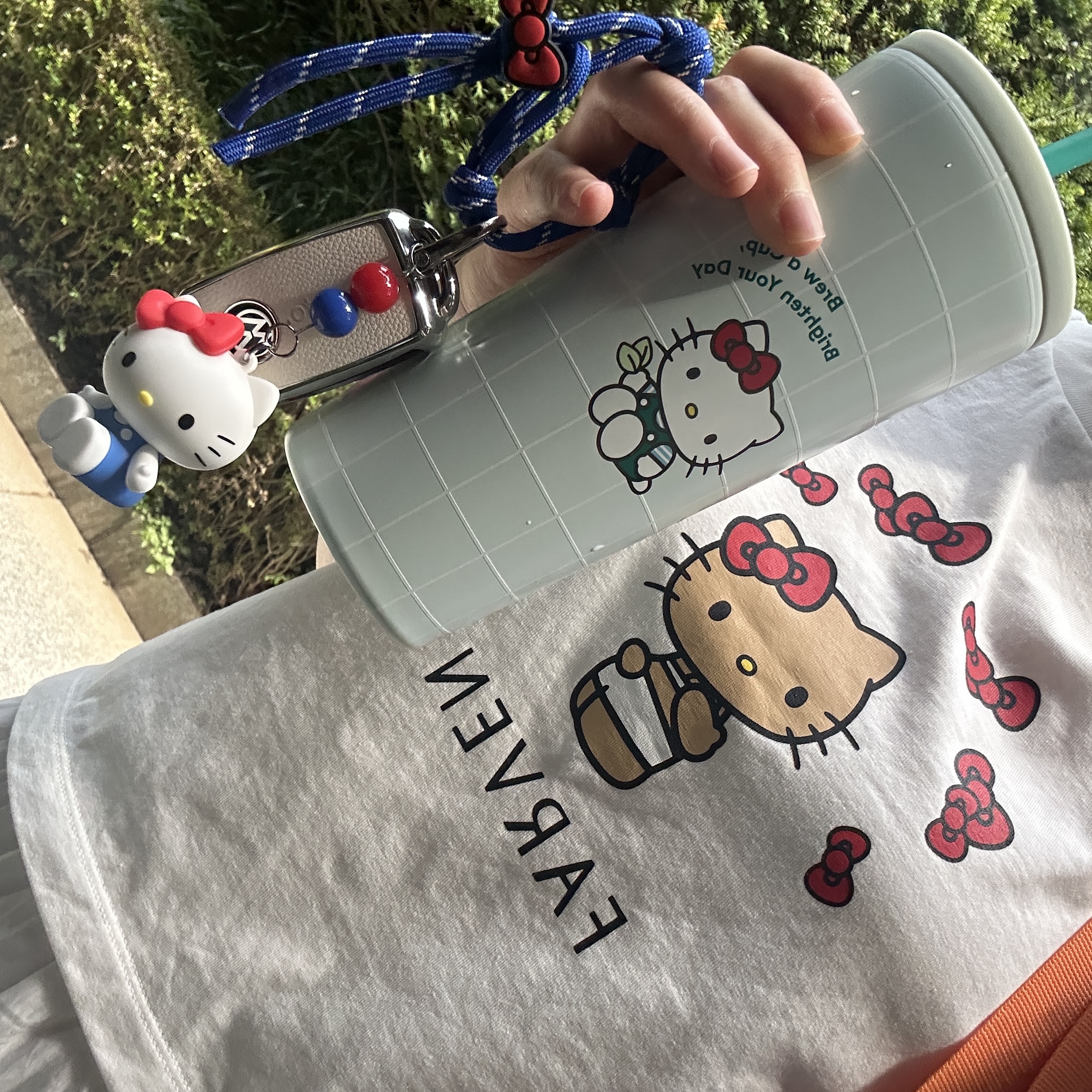 Farven x Tanning Hello Kitty Ribbon T-Shirt White, Sanrio x Osulloc Hello Kitty Tea Time Limited Edition Tumbler 550ml 착용 스타일