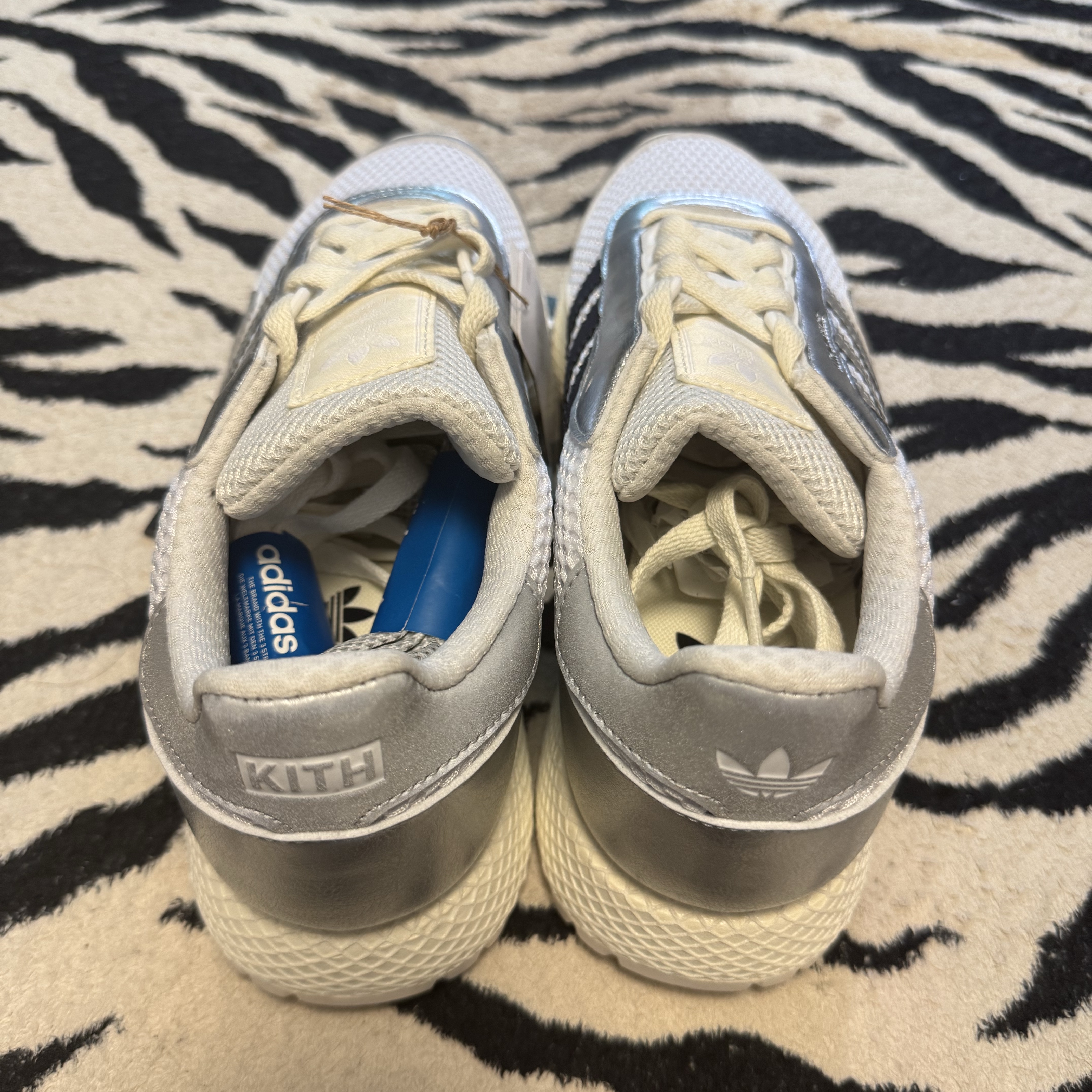Adidas x Kith New York White Navy Blazer 착용 스타일 - 3