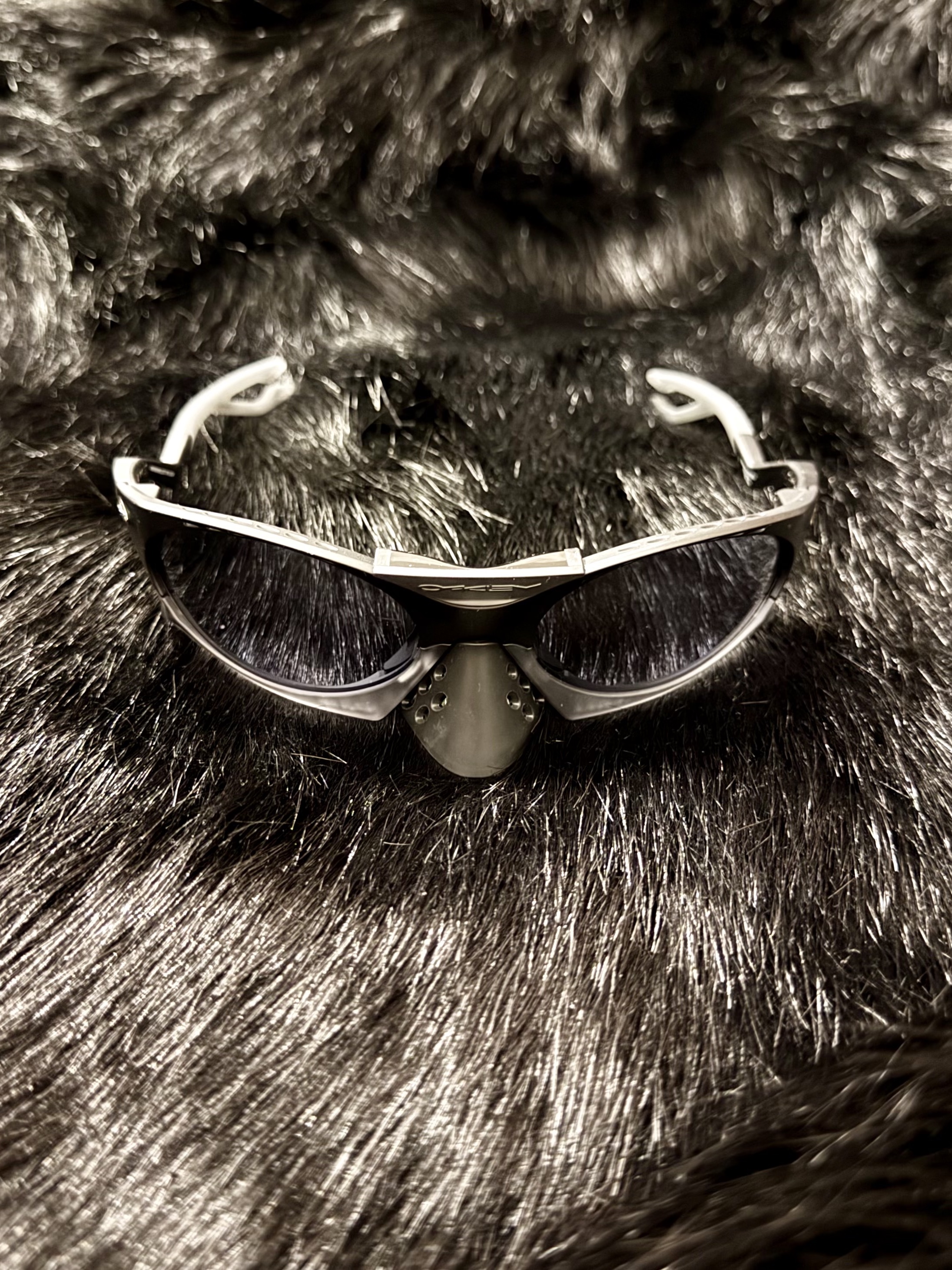 Oakley Plantaris Matte Black Frame Prizm Grey Lenses Regular Universal Fit, Oakley Plantaris Latitude Collection Matte Moss Green Frame Prizm Black Lenses Universal Fit 착용 스타일 - 1