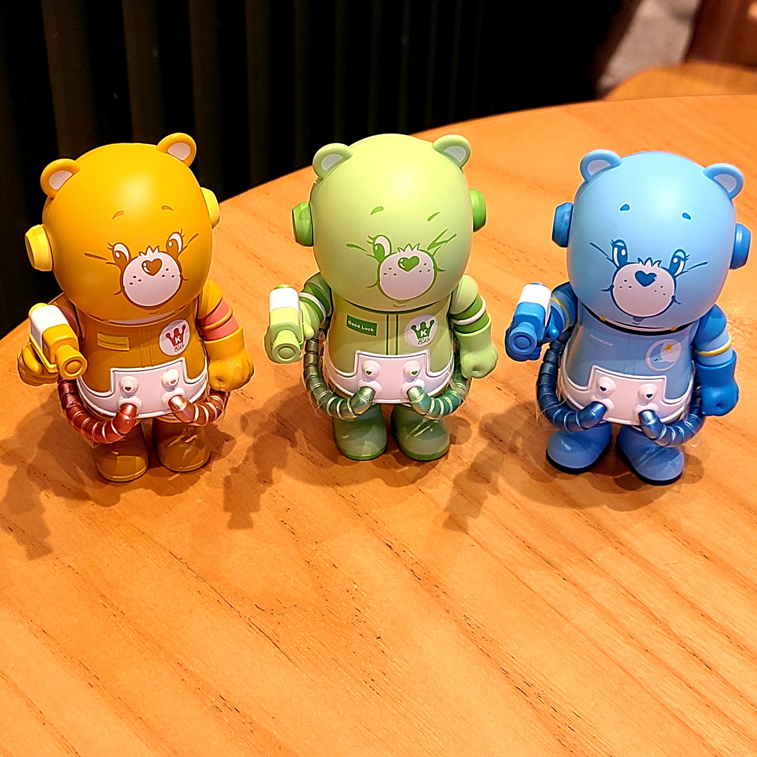 Pop Mart Mega Space Molly 100% Series4 Bedtime Bear (Opened Case), Pop Mart Mega Space Molly Series 3 Good Luck Bear (Opened Case) 착용 스타일 - 1