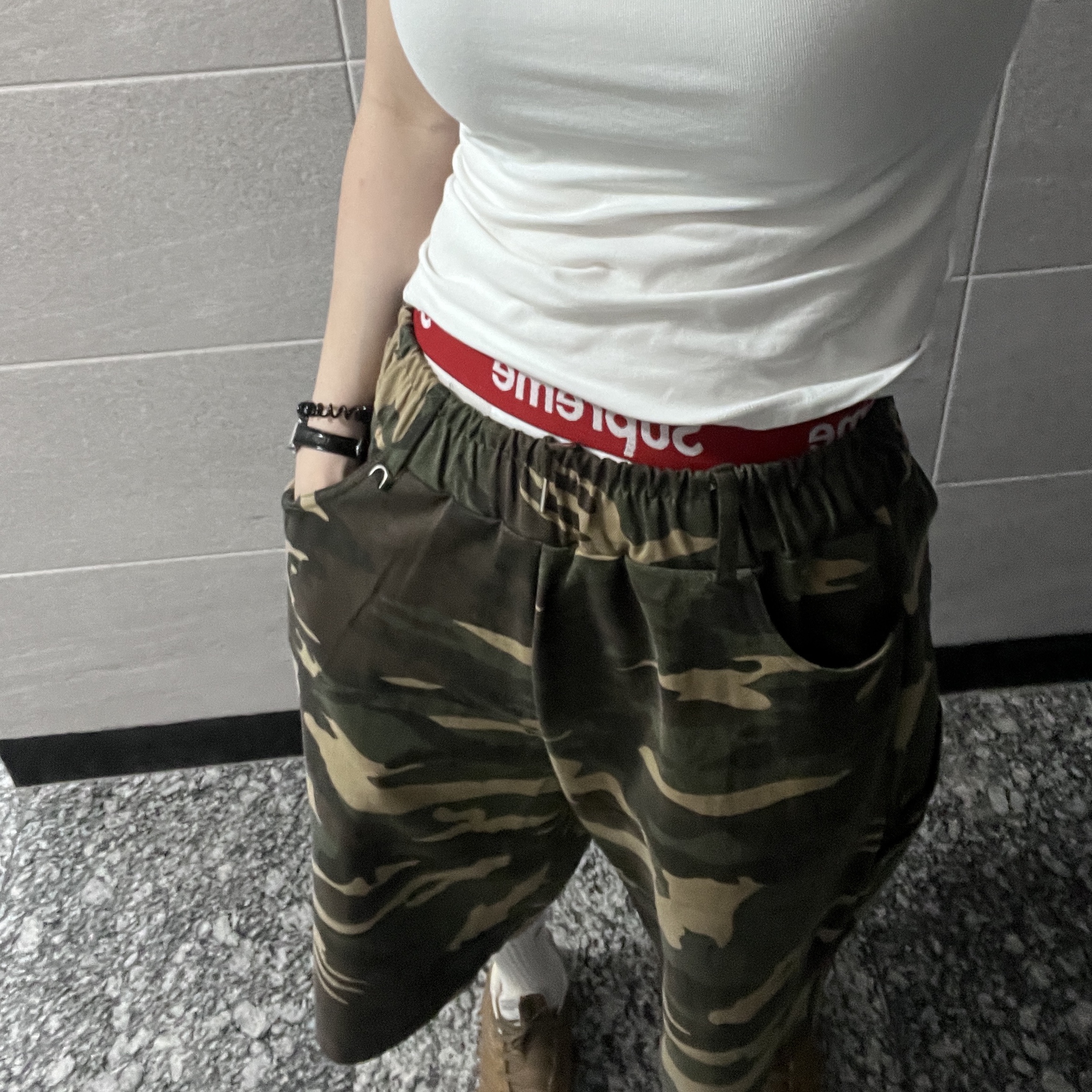 SLOW RECORD HOUSE Carpenter Bermuda Wide Camo Pants Vintage Green, Supreme Hanes Boxer Briefs White (4 Pack) 착용 스타일